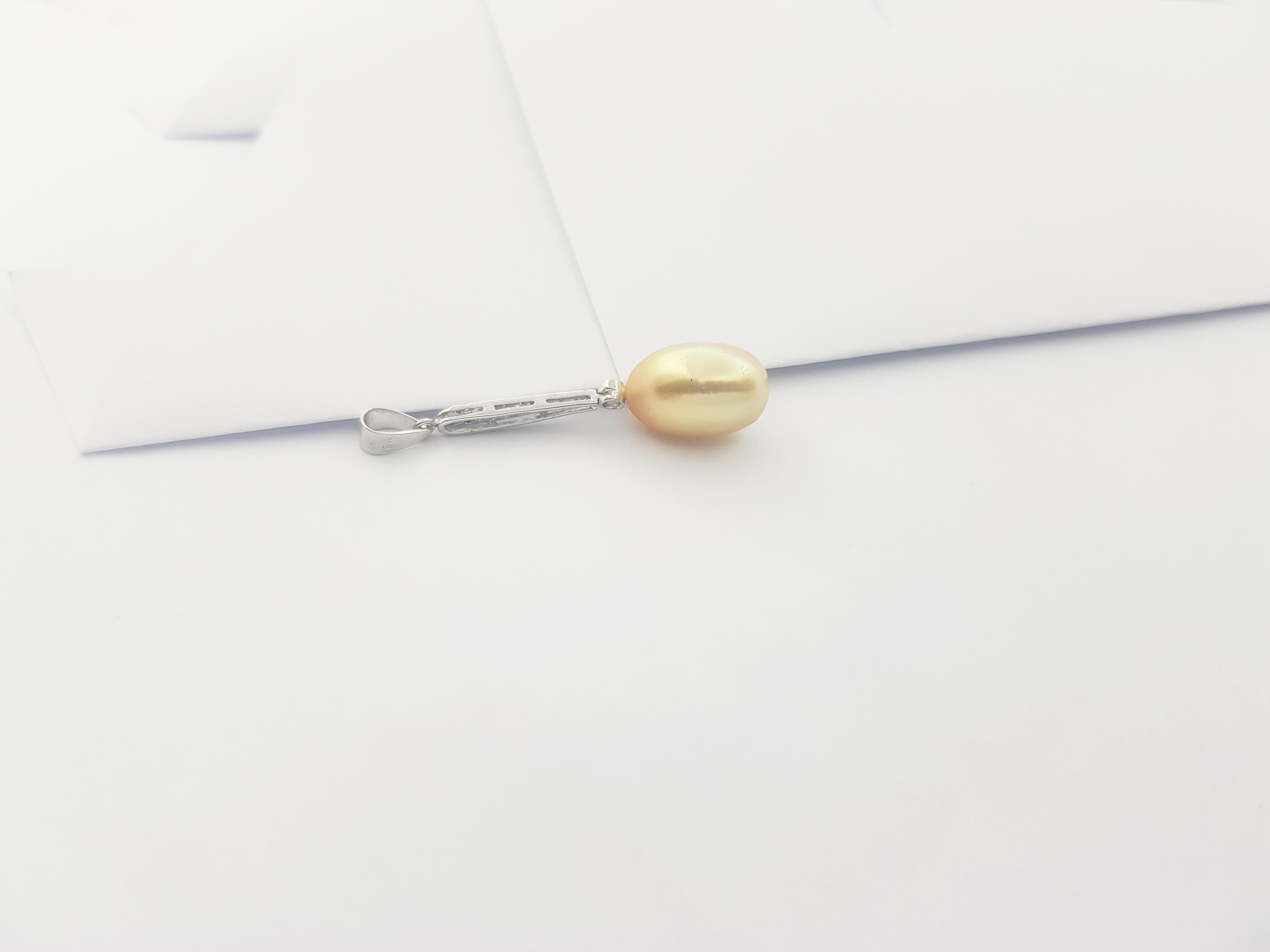 Brilliant Cut Golden South Sea Pearl with Diamond 0.05 carat Pendant in 18K White Gold For Sale