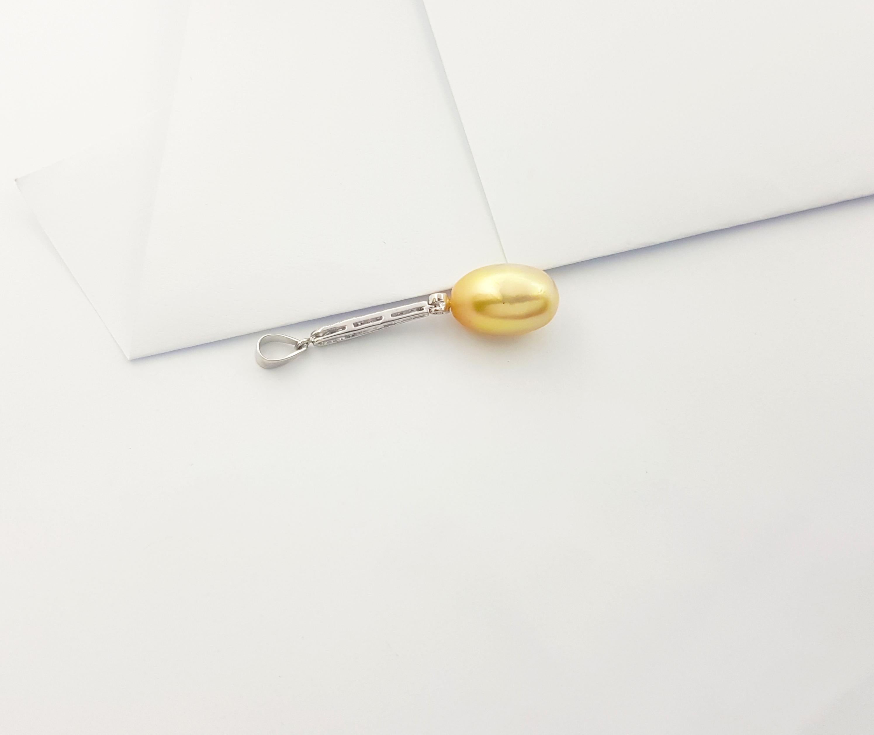 Golden South Sea Pearl with Diamond 0.05 carat Pendant in 18K White Gold For Sale 2