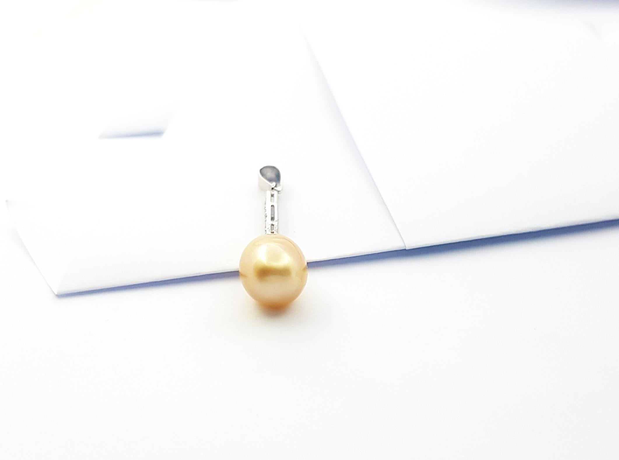 Golden South Sea Pearl with Diamond 0.05 carat Pendant in 18K White Gold  For Sale 3