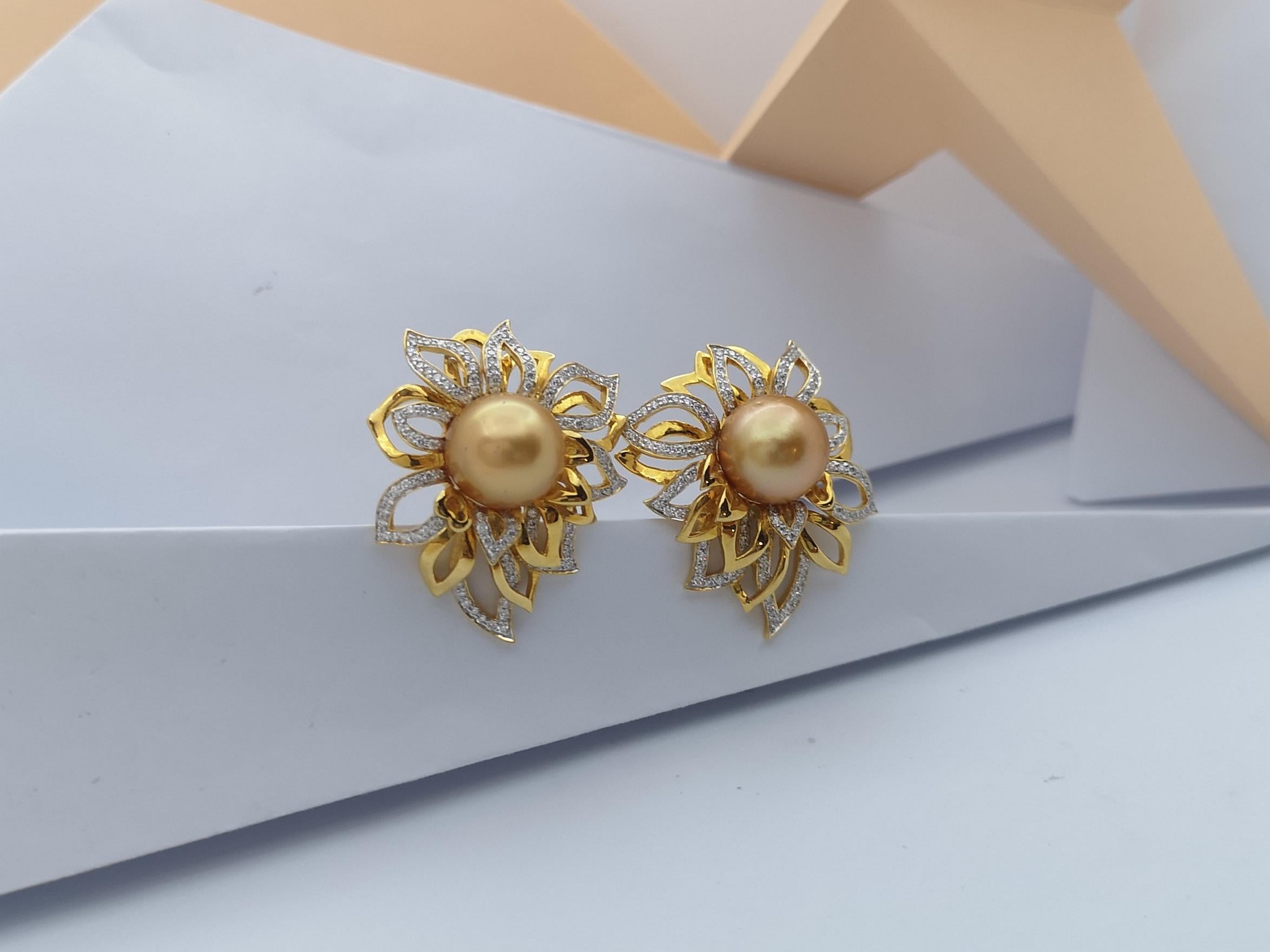 Contemporary Golden South Sea Pearl with Diamond Flower Earrings Set in 18 Karat Gold For Sale