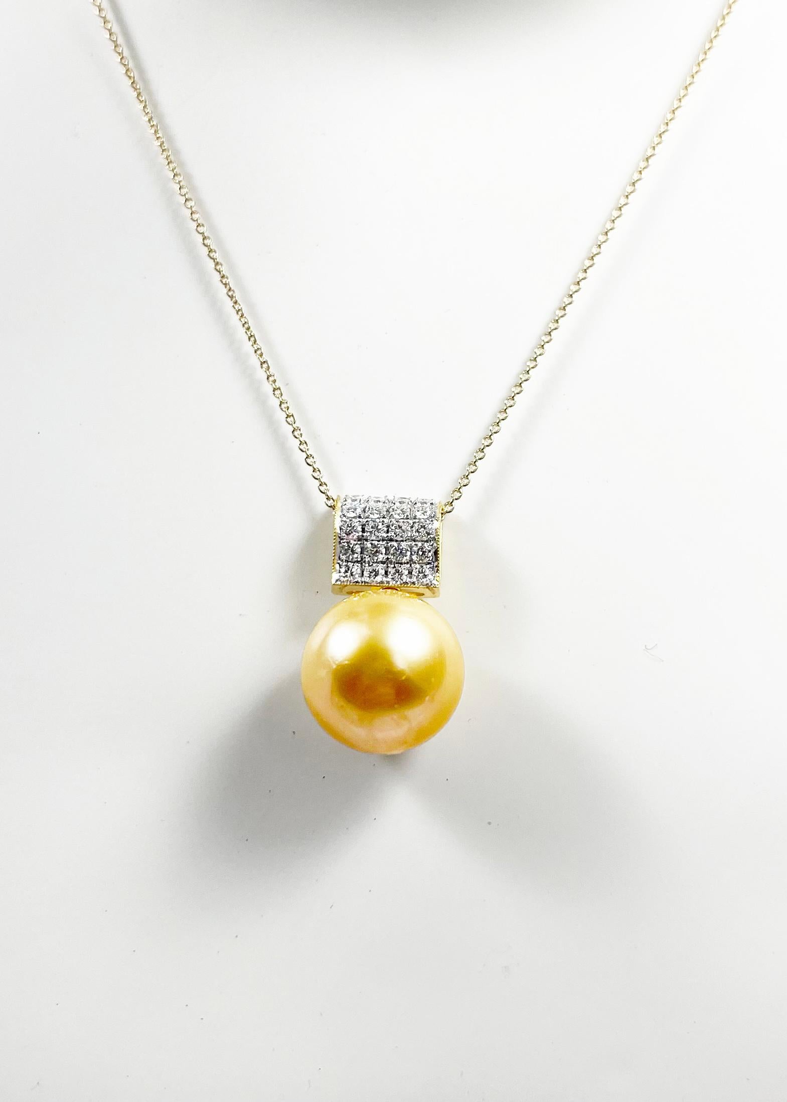 Pendentif en or rose 18 carats serti de perles dorées des mers du Sud et de diamants en vente 4