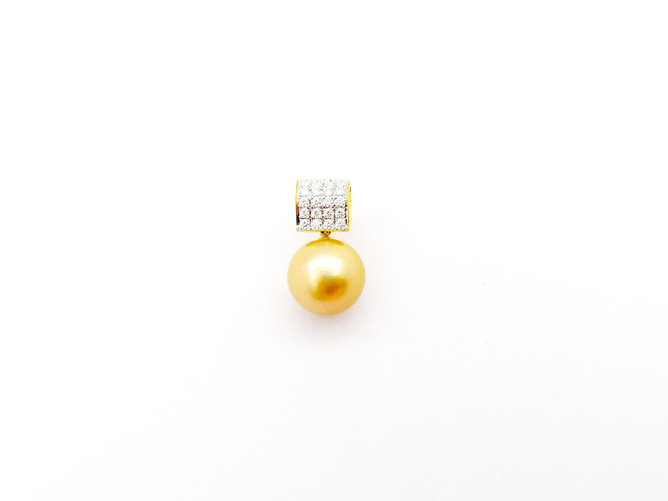 Contemporain Pendentif en or rose 18 carats serti de perles dorées des mers du Sud et de diamants en vente