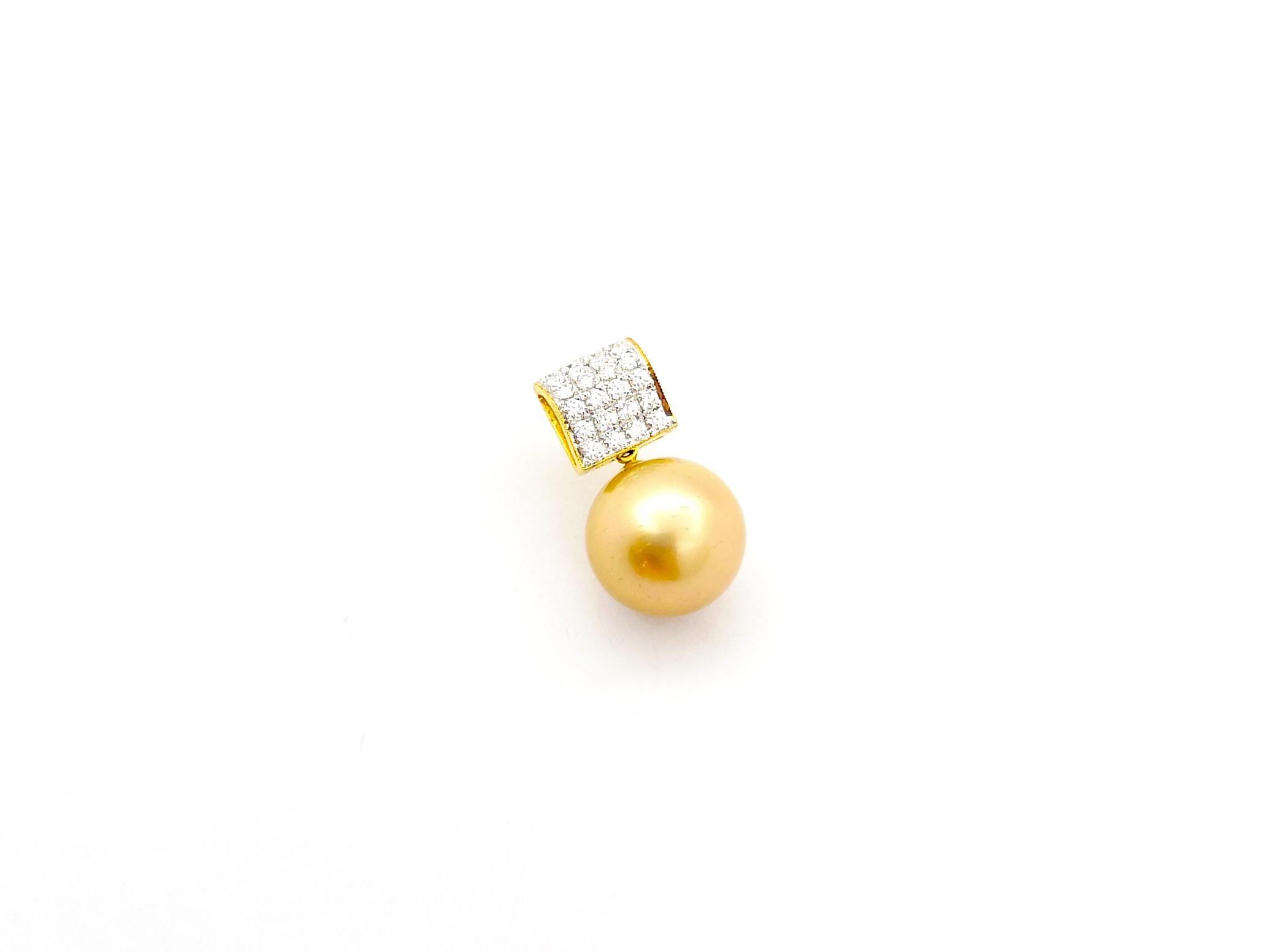 Pendentif en or rose 18 carats serti de perles dorées des mers du Sud et de diamants en vente 1