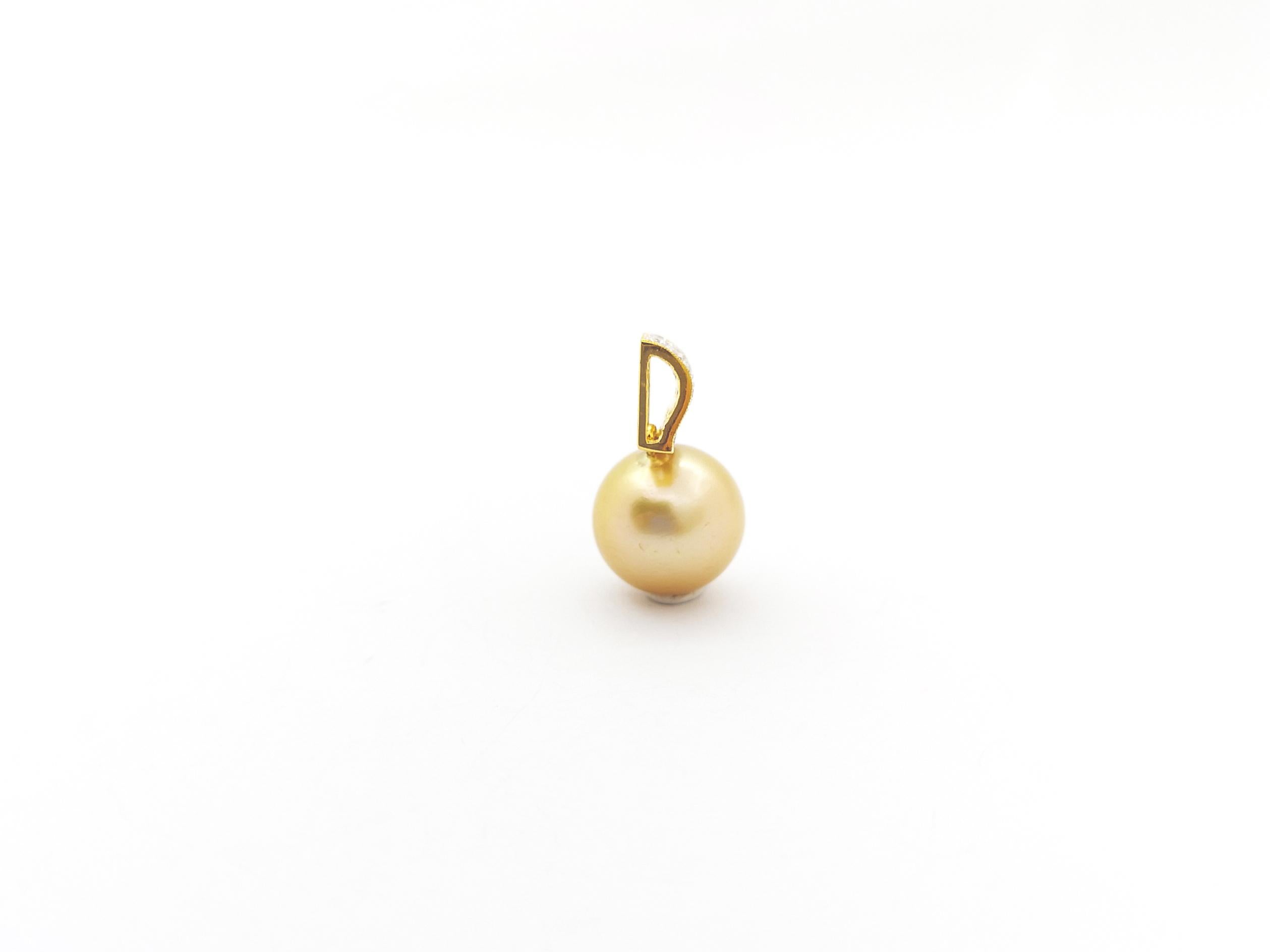 Golden South Sea Pearl with Diamond Pendant set in 18K Rose Gold Settings For Sale 2