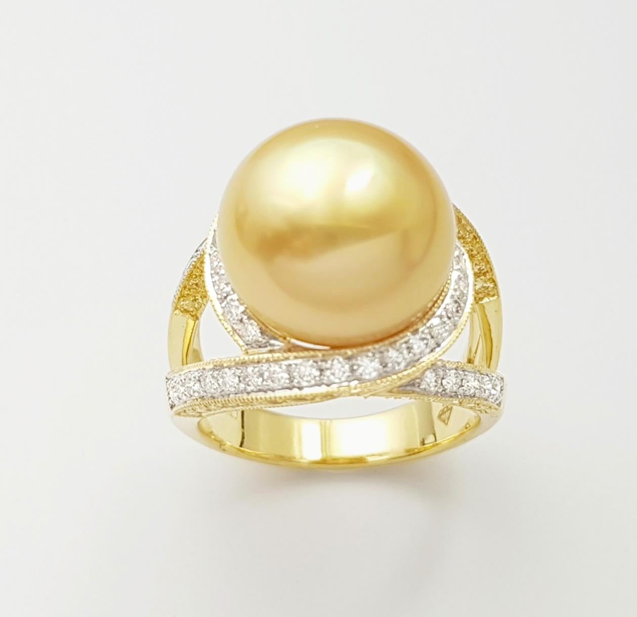 Bague en or 18 carats ornée d'une perle des mers du Sud, d'un saphir jaune et d'un diamant en vente 5