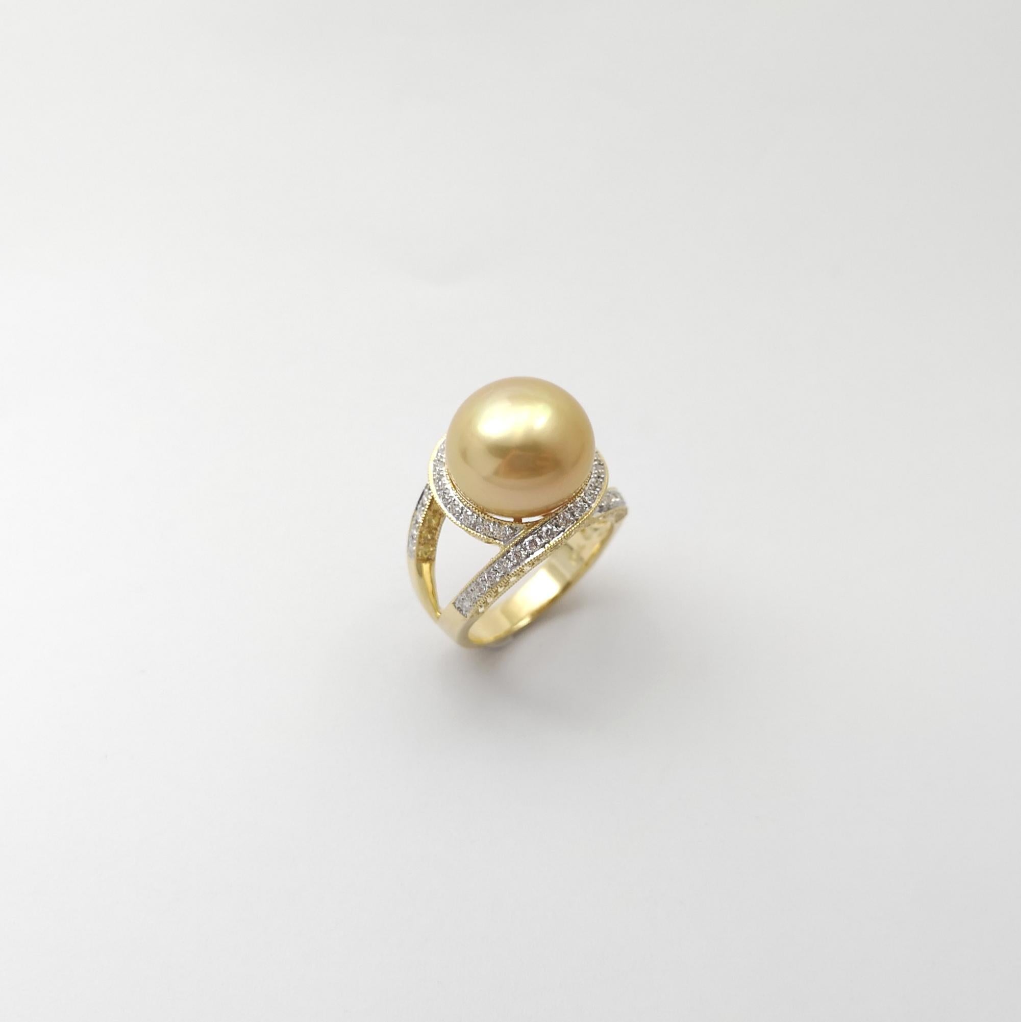 Bague en or 18 carats ornée d'une perle des mers du Sud, d'un saphir jaune et d'un diamant en vente 7