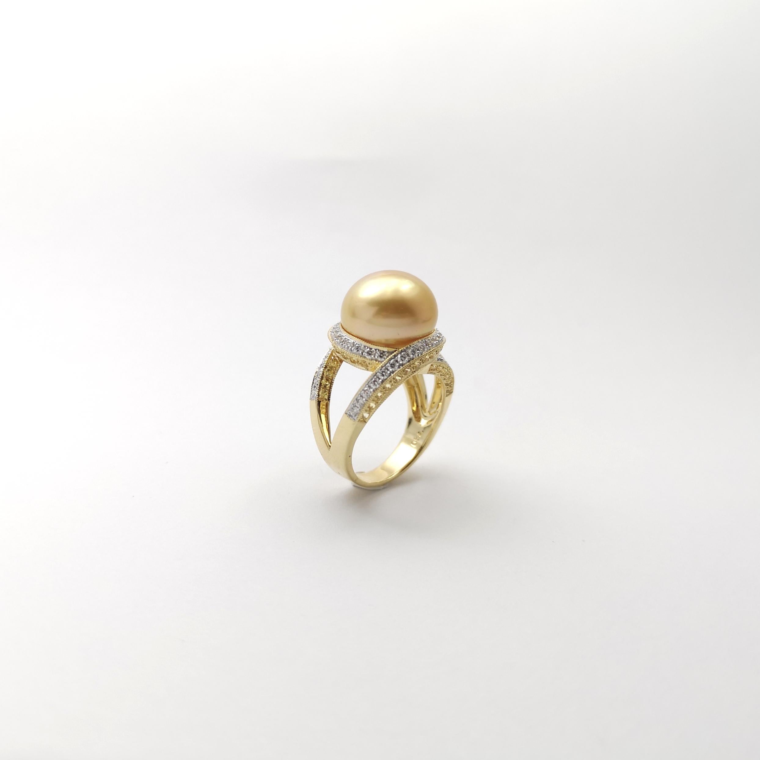Bague en or 18 carats ornée d'une perle des mers du Sud, d'un saphir jaune et d'un diamant en vente 8