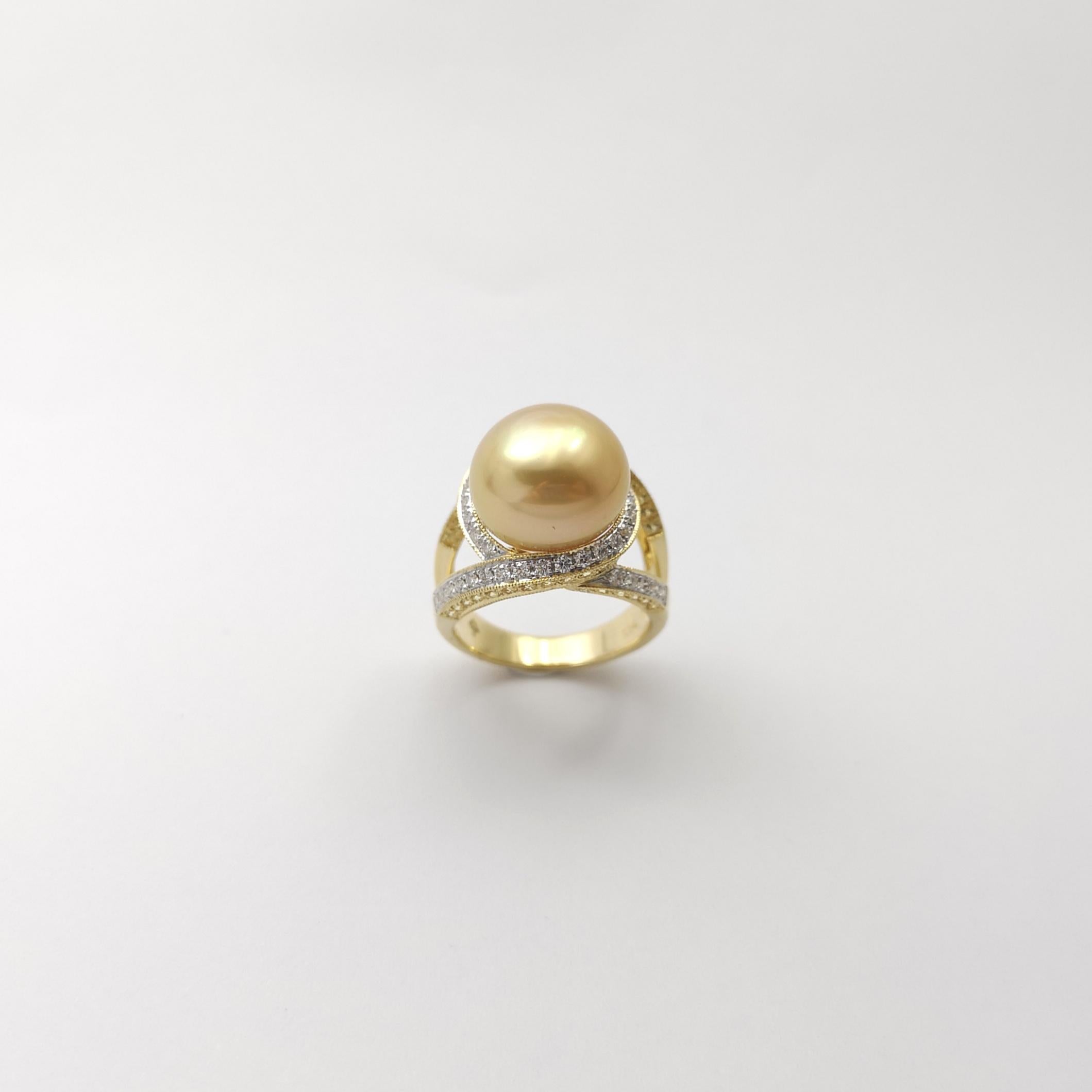 Bague en or 18 carats ornée d'une perle des mers du Sud, d'un saphir jaune et d'un diamant en vente 9