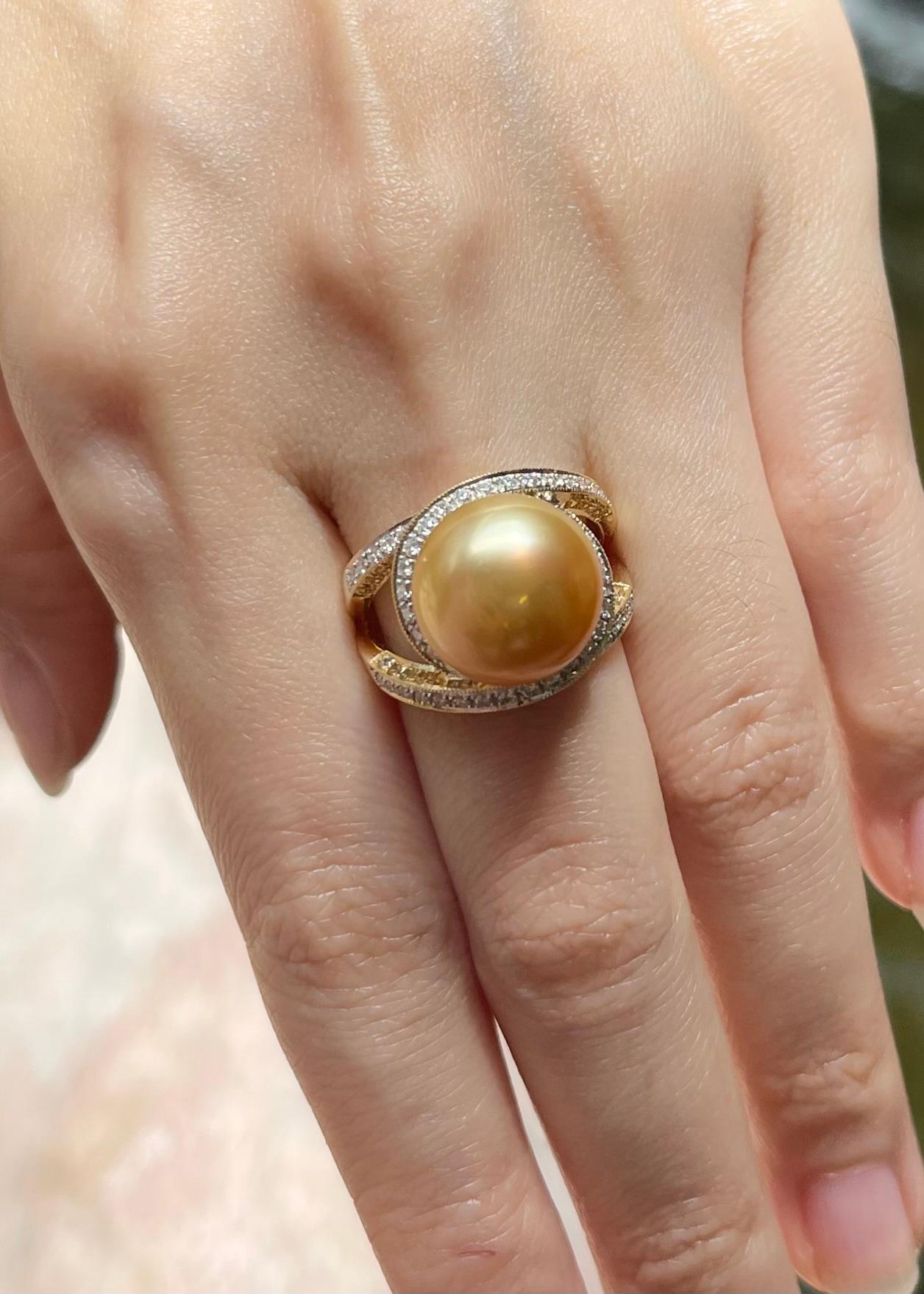 Taille mixte Bague en or 18 carats ornée d'une perle des mers du Sud, d'un saphir jaune et d'un diamant en vente