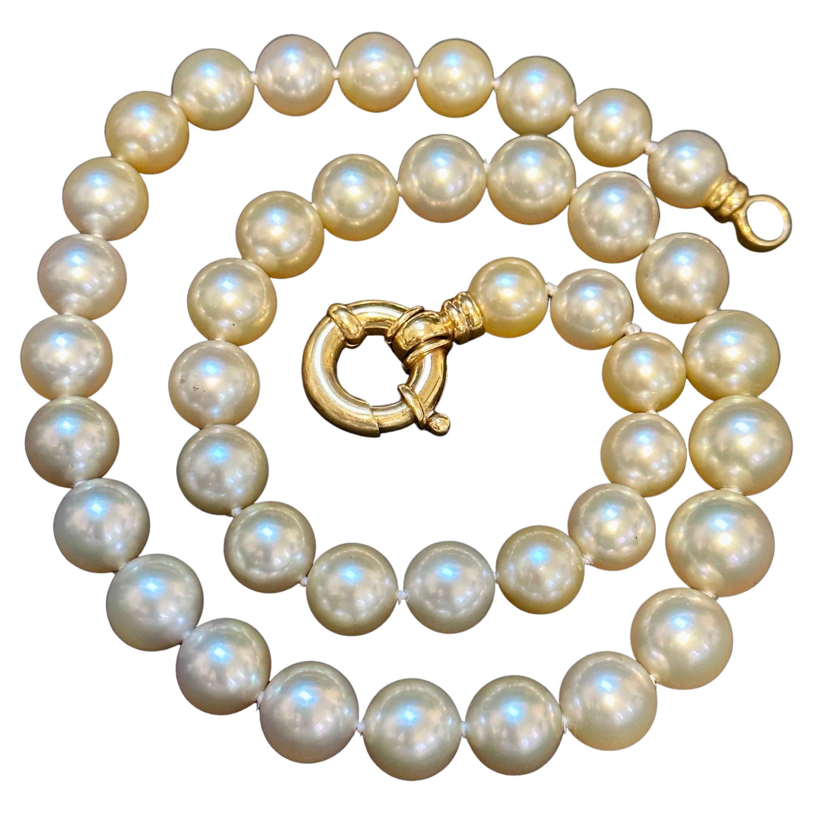 Presenting an exclusive and exquisite estate piece, this 18-inch long strand necklace showcases 41 magnificent golden South Sea pearls. Ranging from 10 to 12mm in size, these pearls exhibit remarkable quality and beauty. The necklace is adorned with