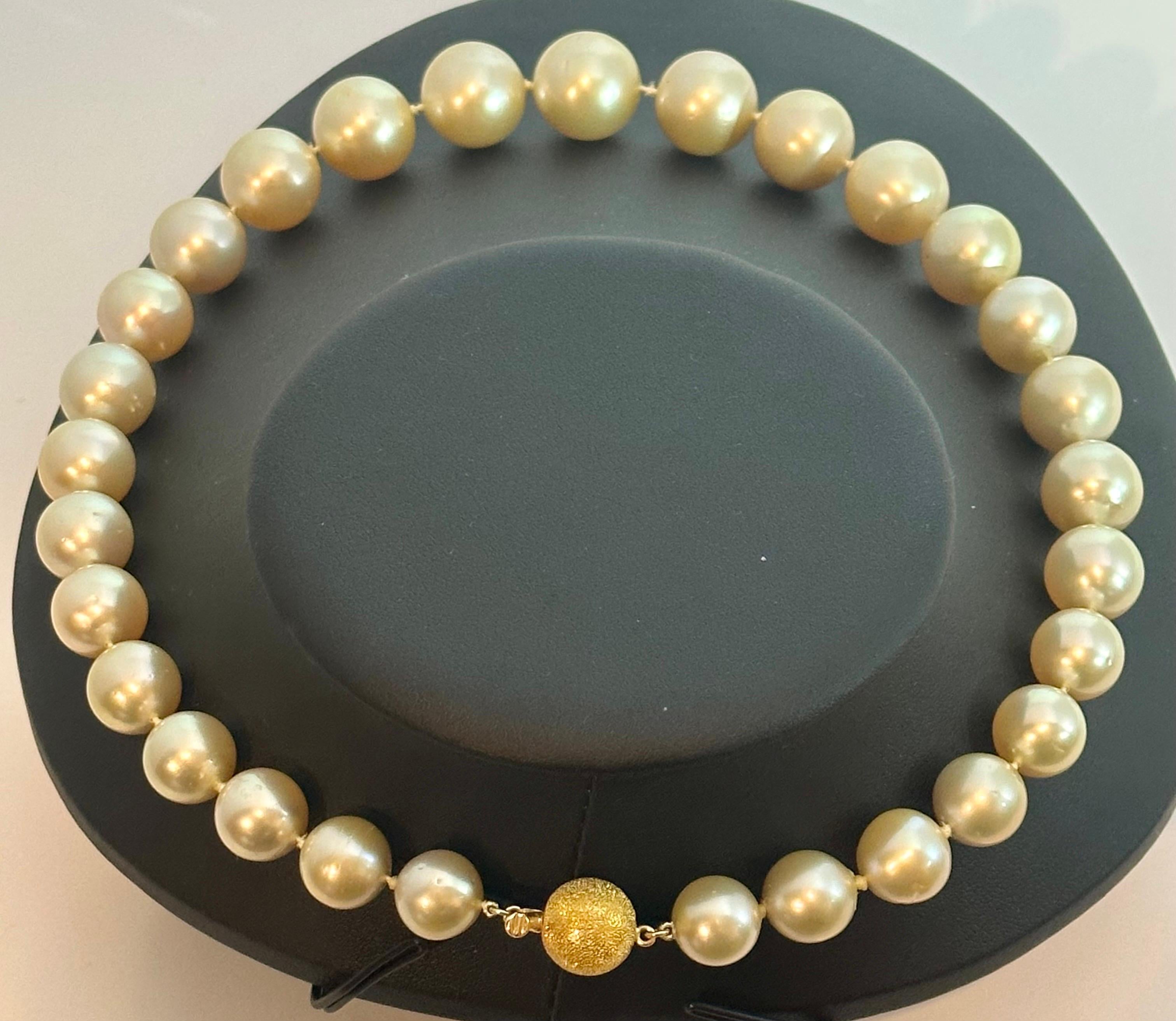 Goldene Südseeperlen 11-16 MMstrang-Halskette 18 Kt Gold Kugelverschluss 18 lang im Zustand „Hervorragend“ in New York, NY