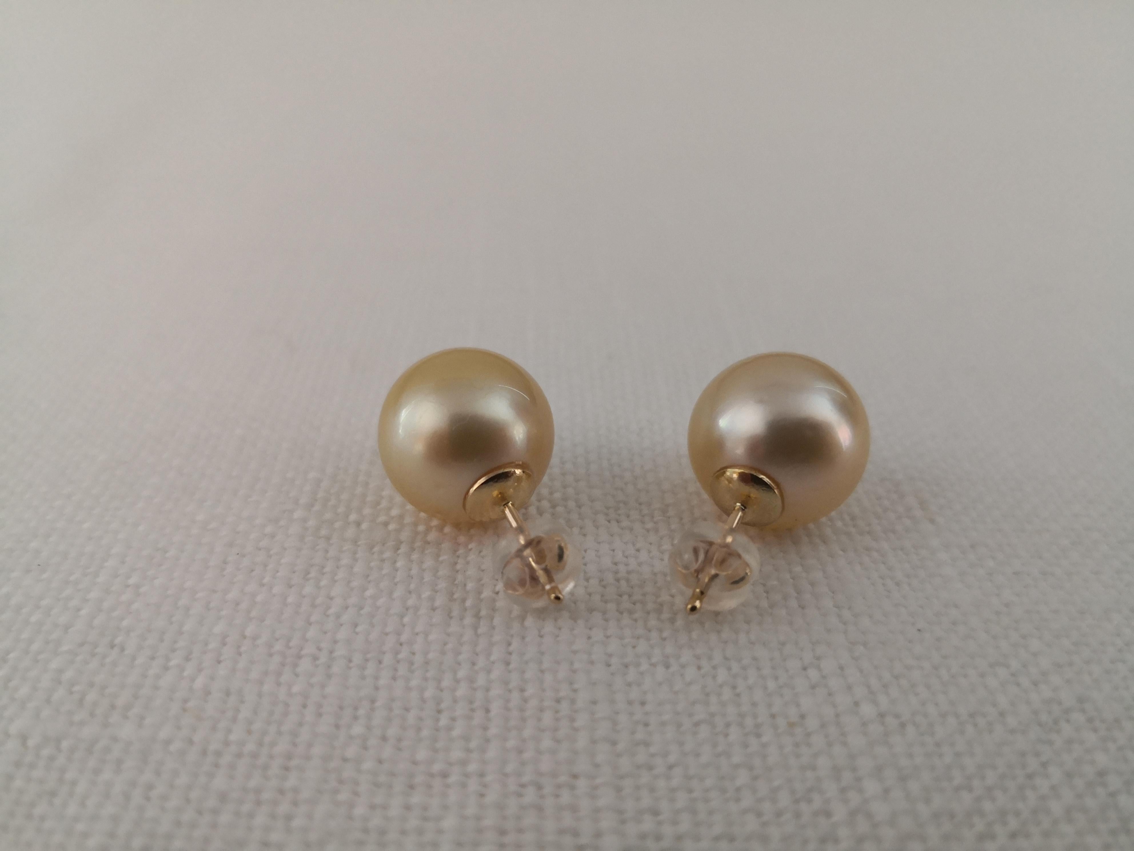 Golden South Sea Pearls Round Shape, 18 Karat Gold In New Condition For Sale In Cordoba, ES