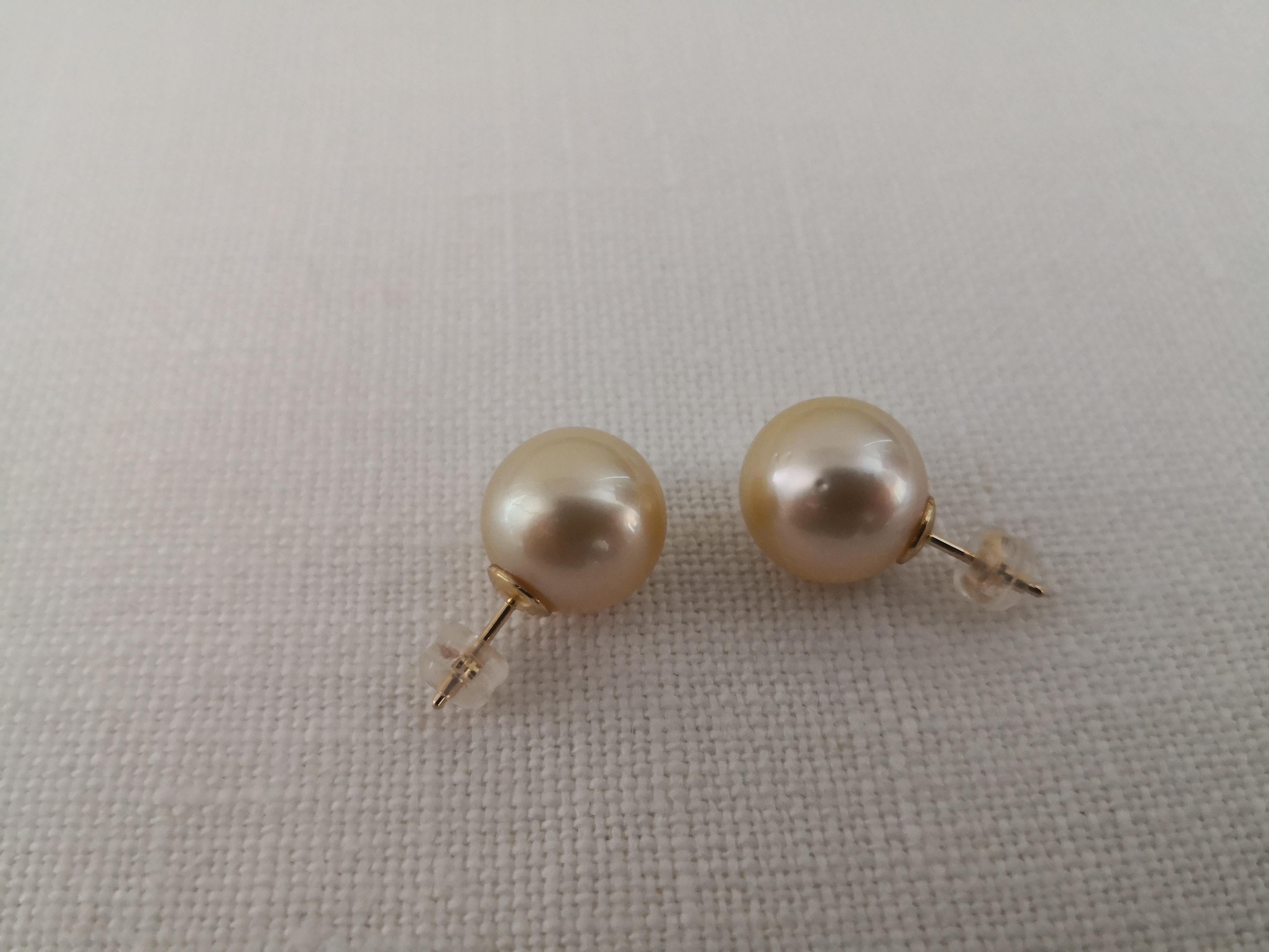 Women's Golden South Sea Pearls Round Shape, 18 Karat Gold For Sale