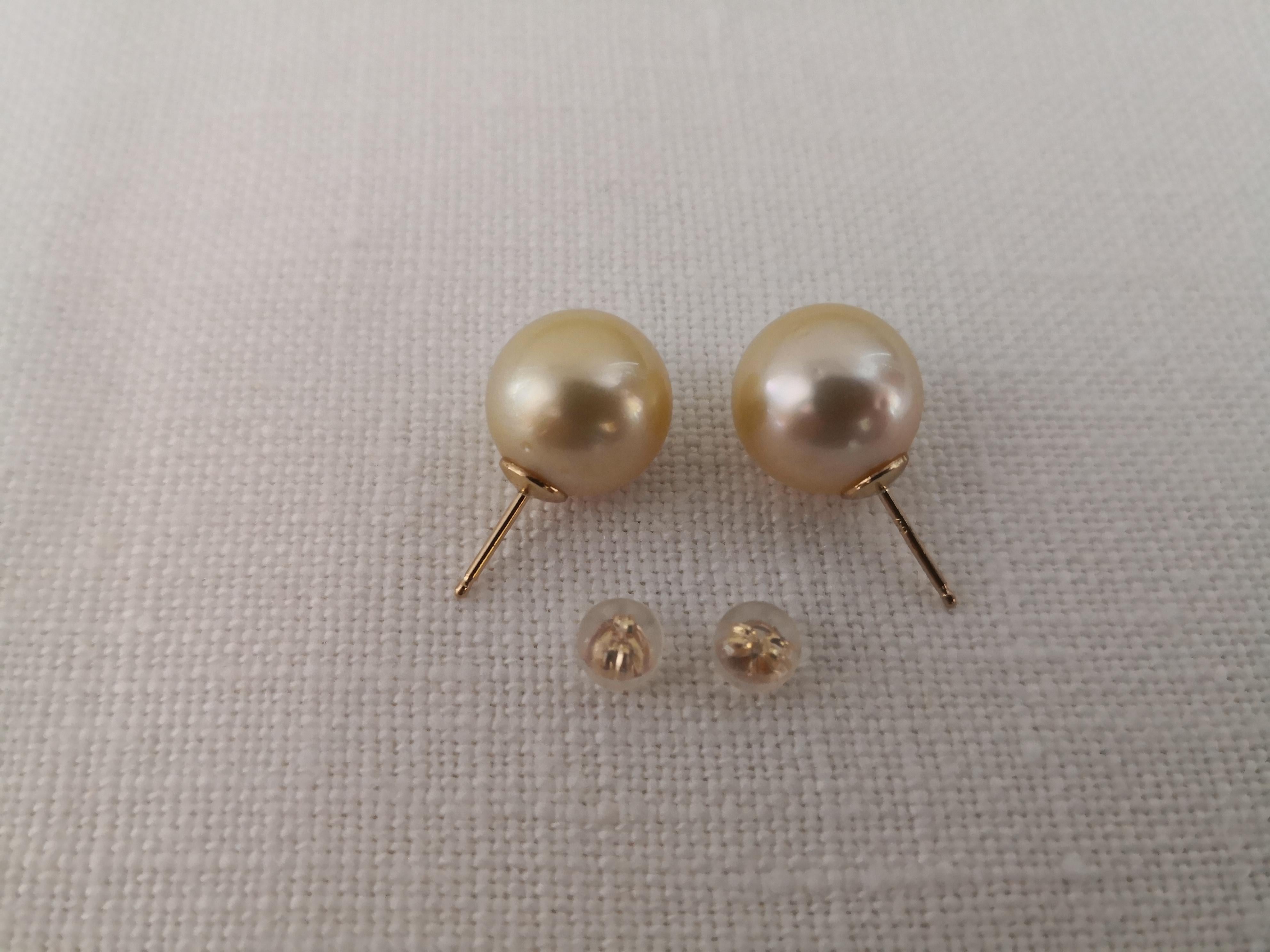 Golden South Sea Pearls Round Shape, 18 Karat Gold For Sale 1