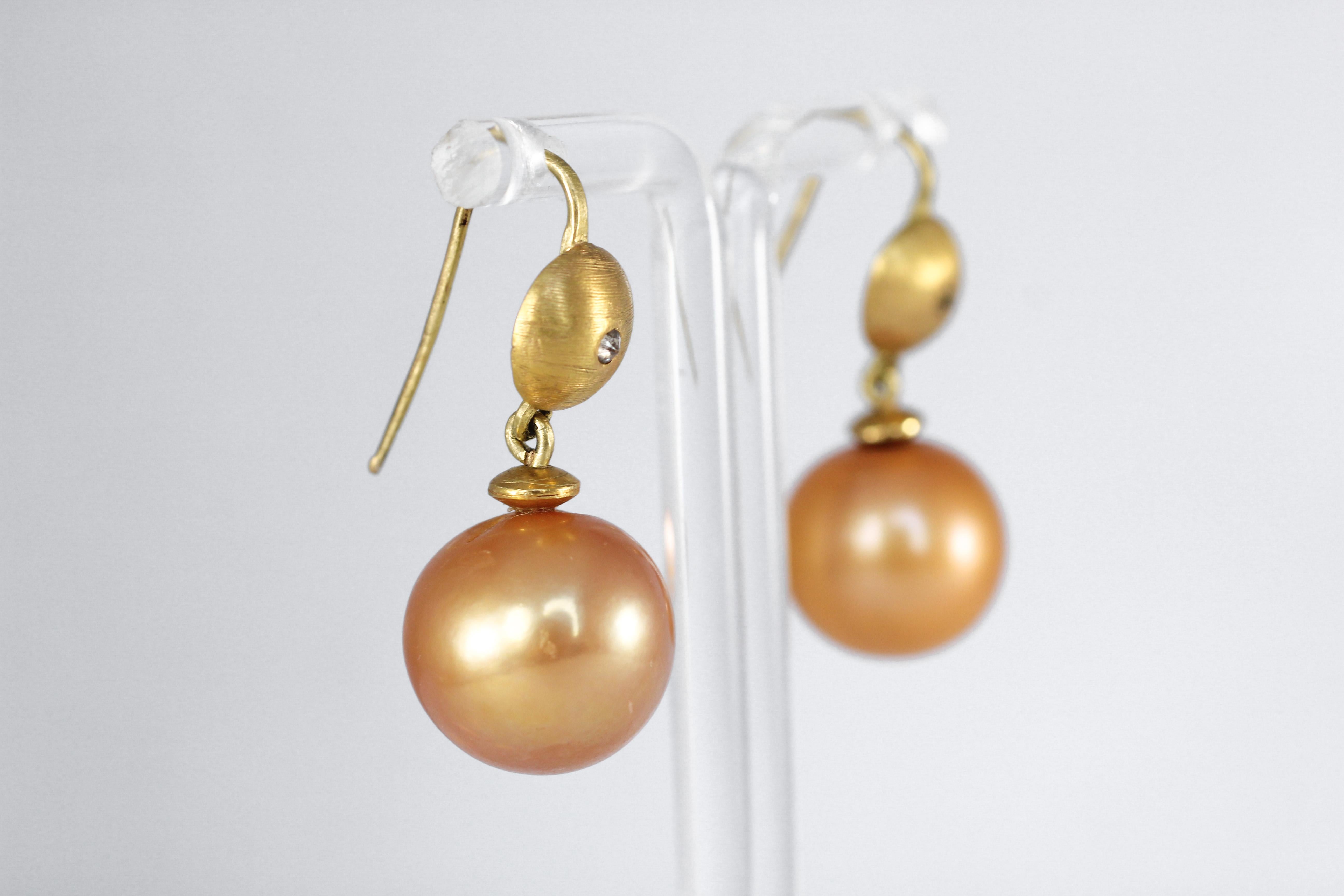 Goldene 15mm Perlen Diamant 22-21k Gold Contemporary Tropfen Ohrringe baumeln (Zeitgenössisch) im Angebot