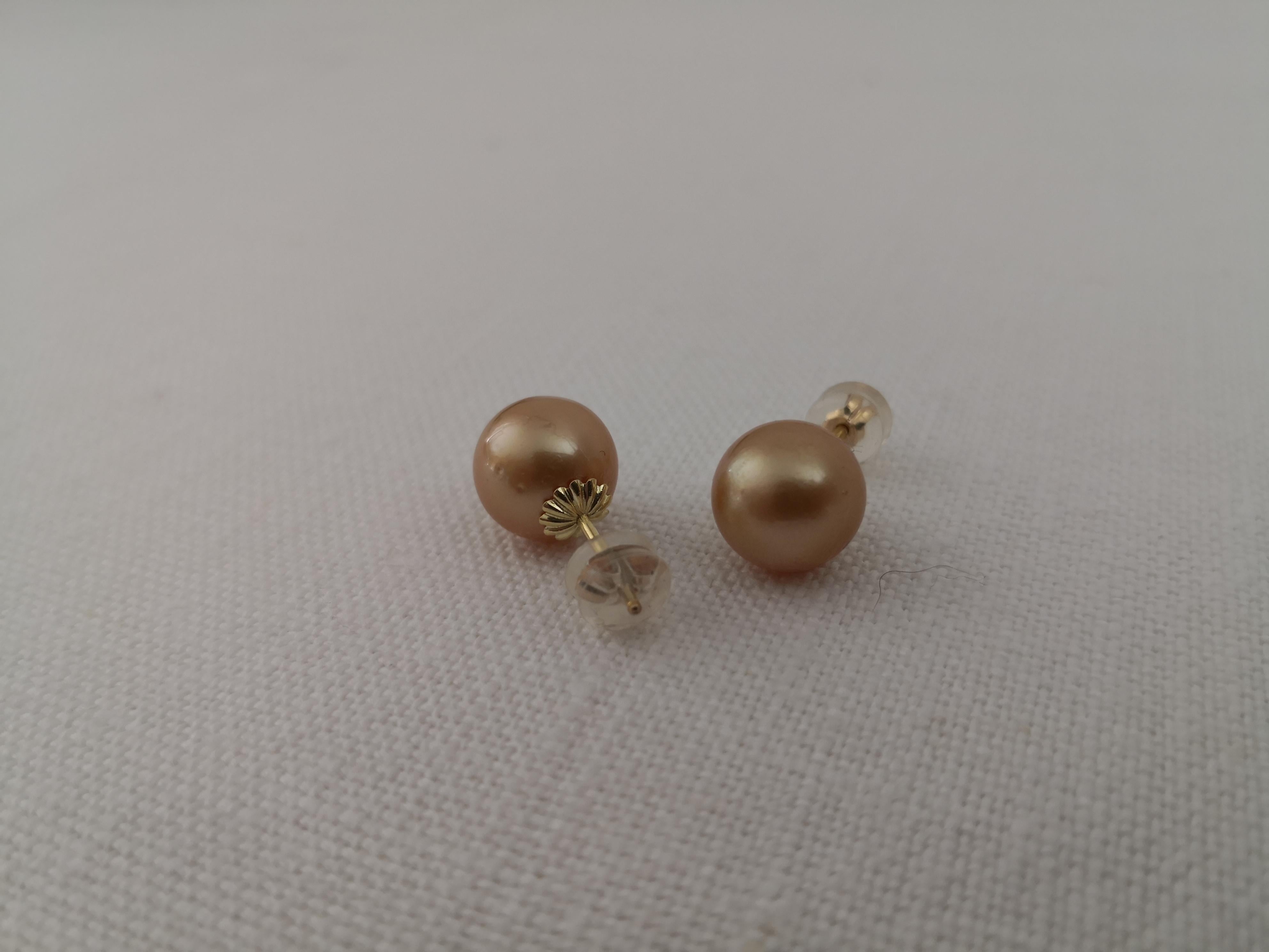 Natural Color South Sea Pearl Earrings 

- Origin: Indonesia ocean waters

- Produced by Pinctada Maxima Oyster

- 18 karats Gold mounting

- Total weight of 4.60 grams

- Size of Pearls 11 mm of diameter

- Pearl beautiful quality

- Round Shape