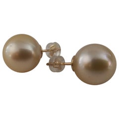 Golden South Sea Pearls Round Shape, 18 Karat Gold