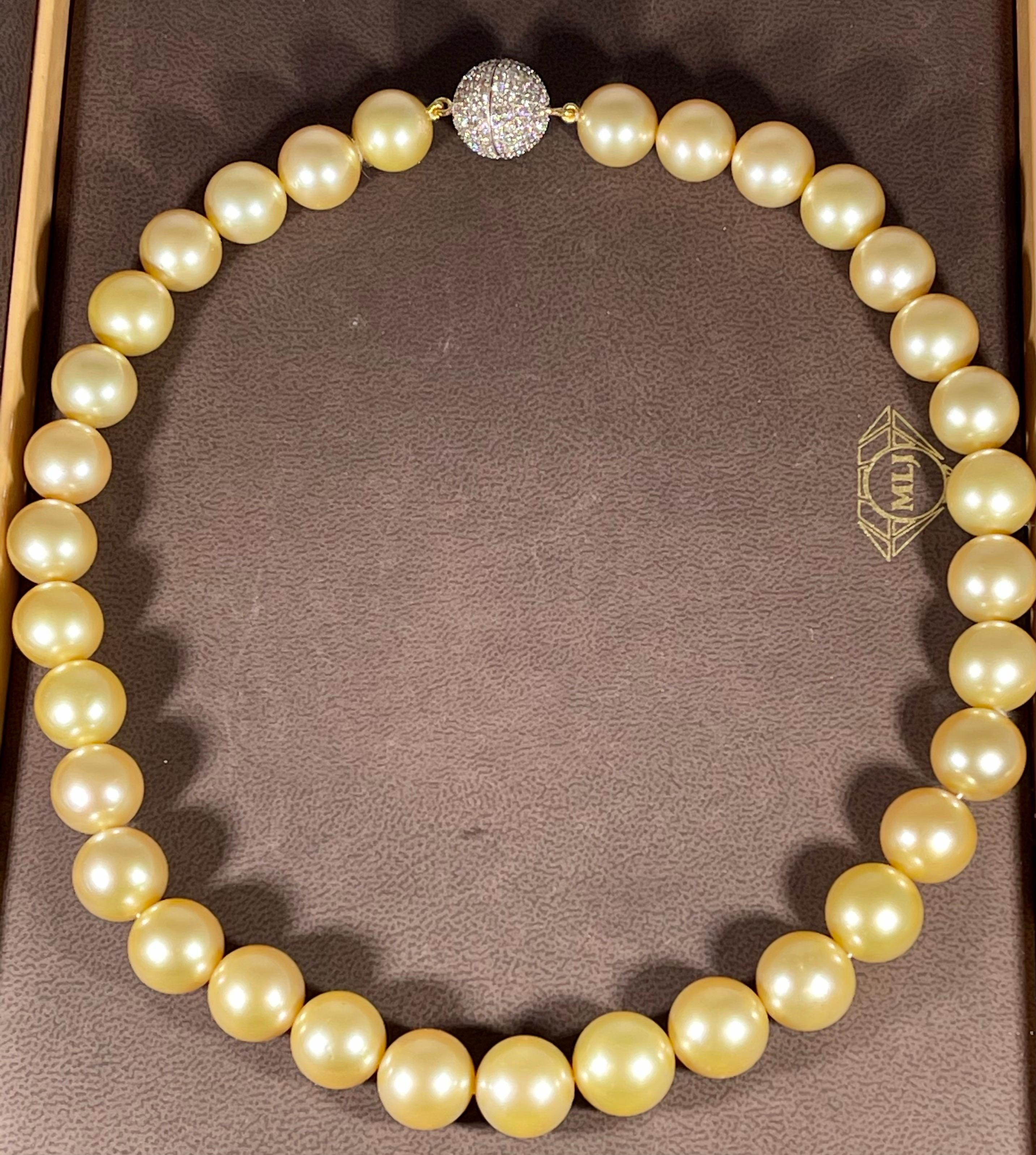Golden South Sea Pearls Strand Necklace 14 Karat Gold Diamond Ball Clasp 6 ct In Excellent Condition In New York, NY