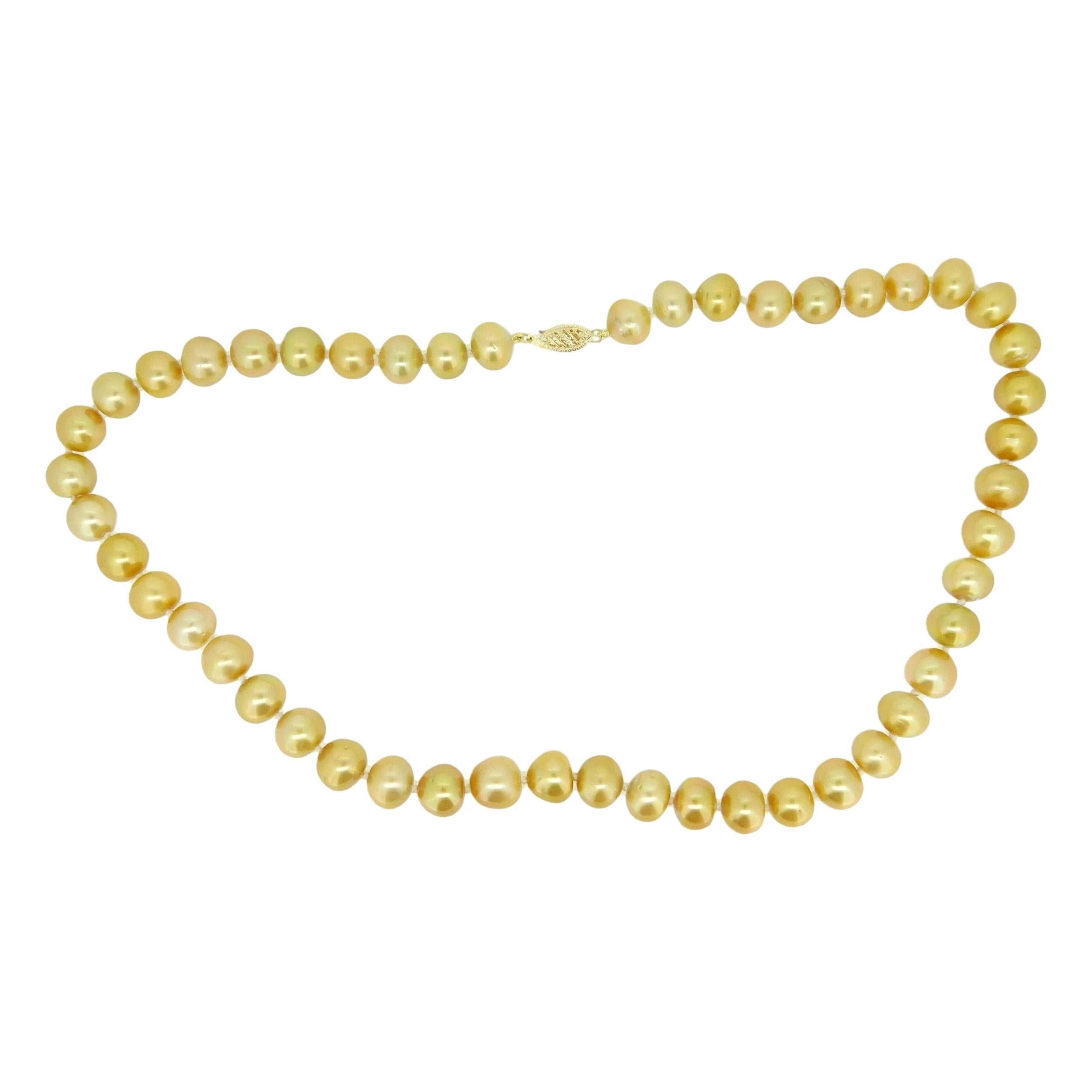 Collier de perles des mers du Sud doré avec fermoir en or jaune 14 carats '#J4569' en vente