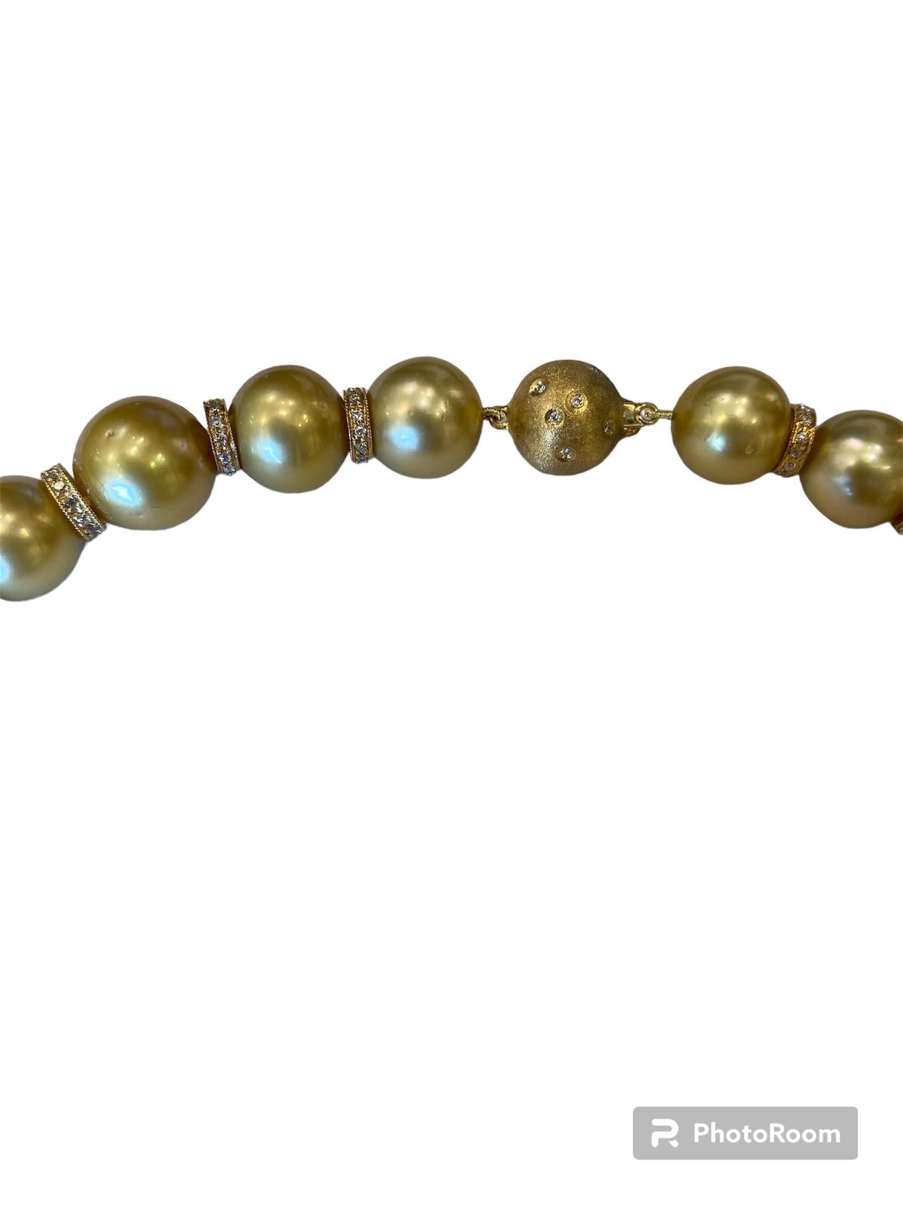 Taille brillant Collier de perles des mers du Sud doré avec diamants et or  en vente