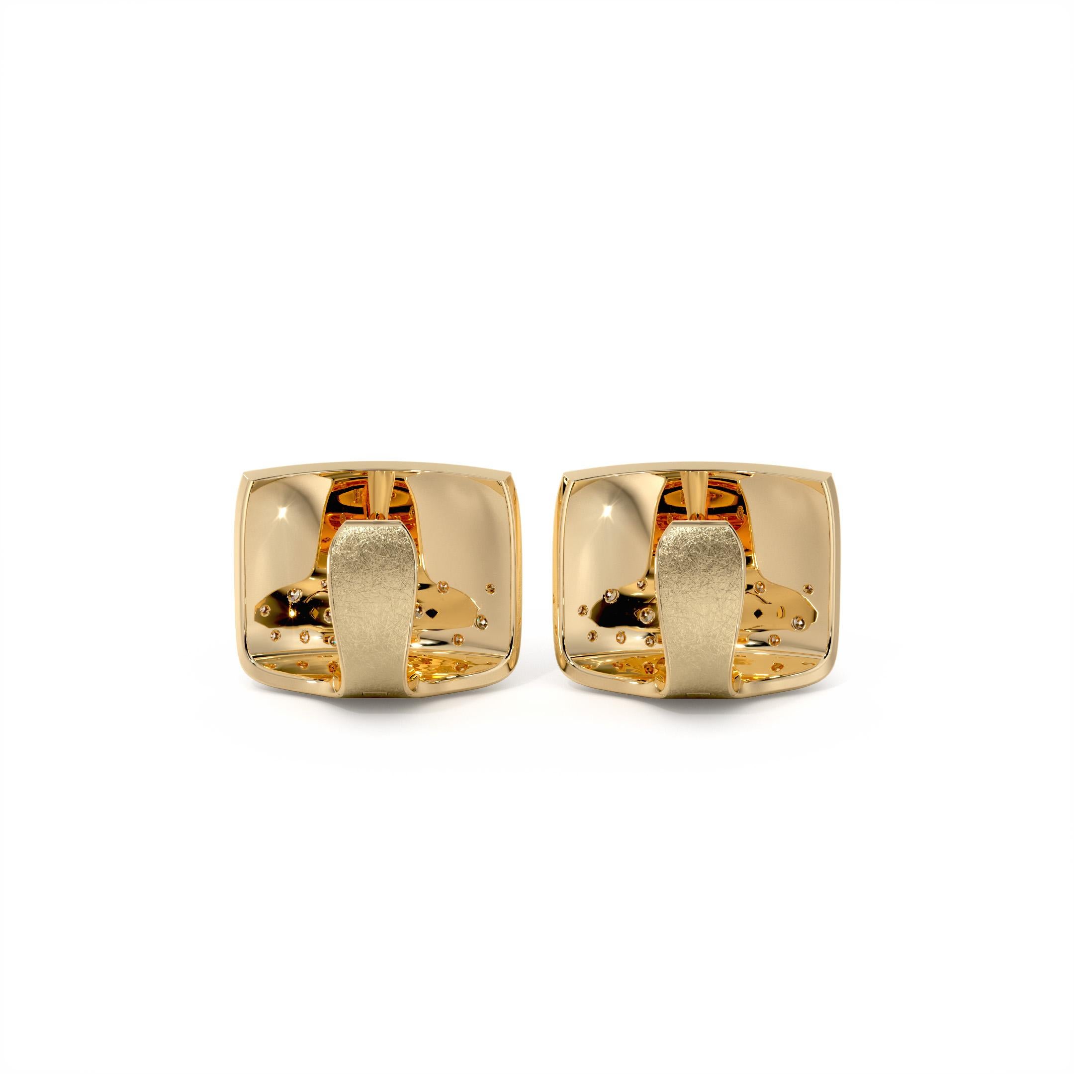 Round Cut White diamond Texture Earrings of SOONHEE For Sale