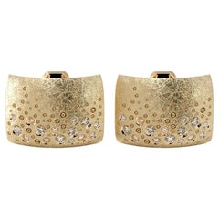 White diamond Texture Earrings of SOONHEE