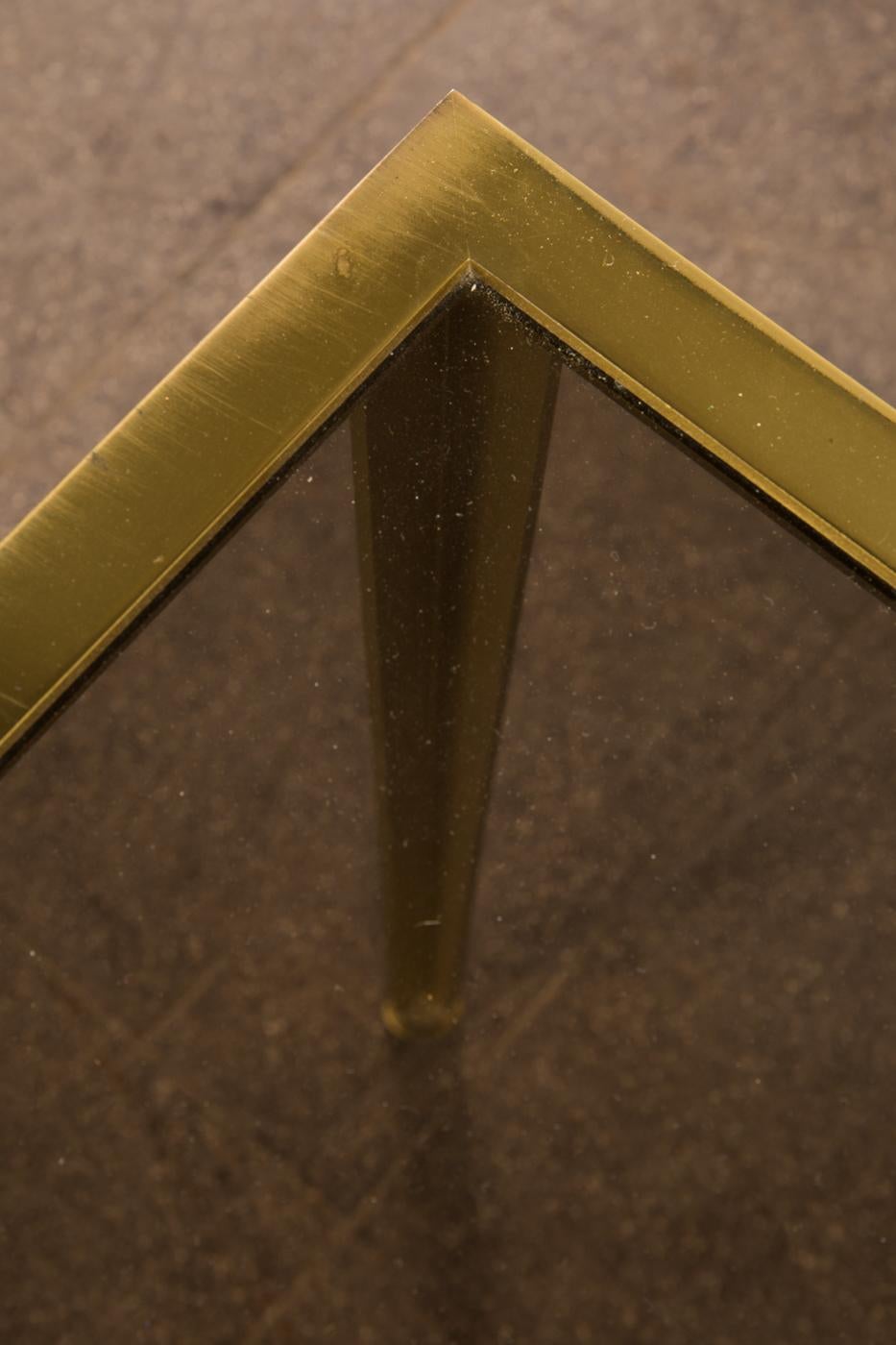 Mid-Century Modern Table basse carrée en laiton doré de style mi-siècle moderne par Vereinigte Werkstätten en vente
