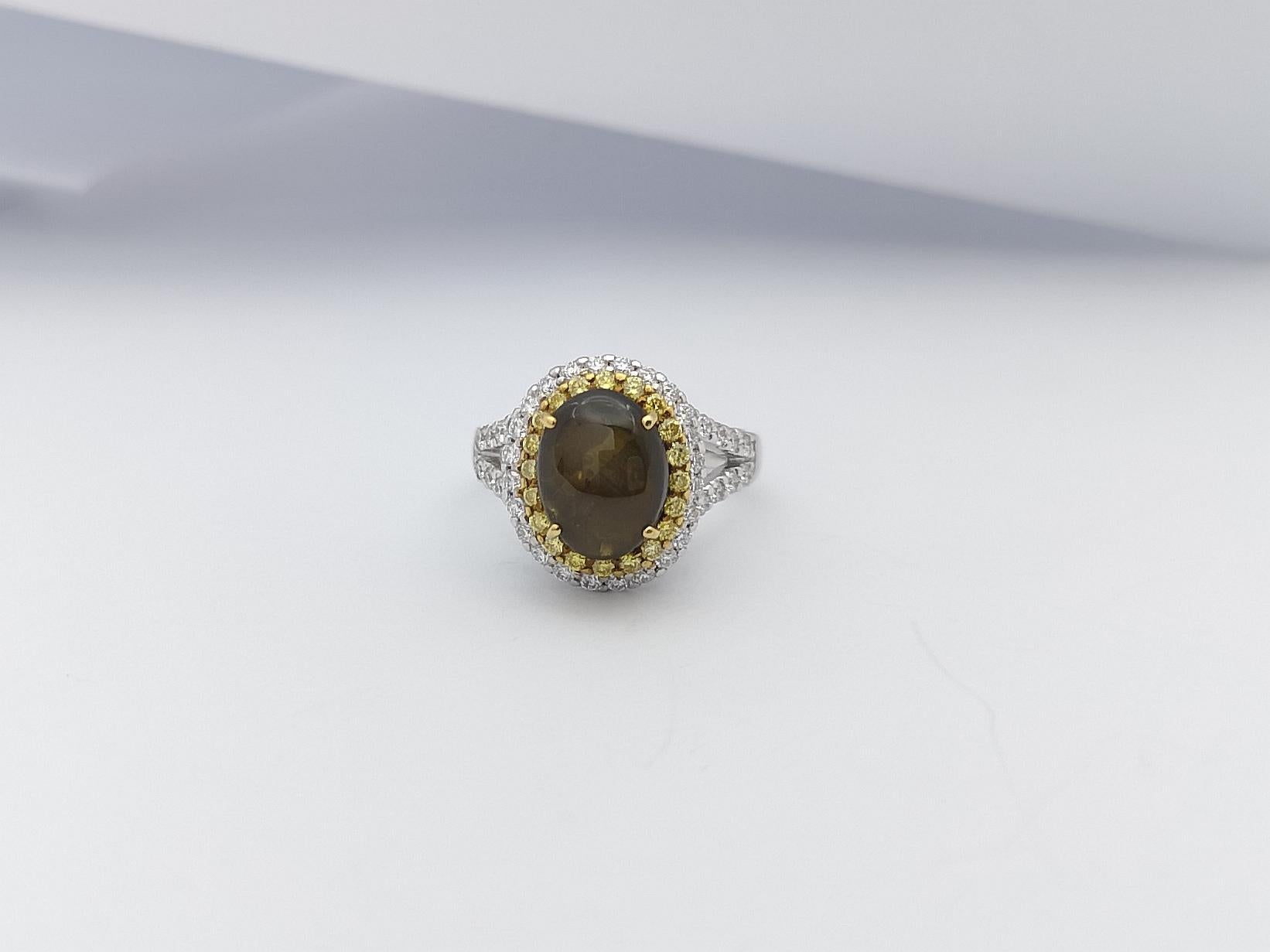 Golden Star Sapphire, Yellow Sapphire and Diamond Ring in 18 Karat White Gold  For Sale 2