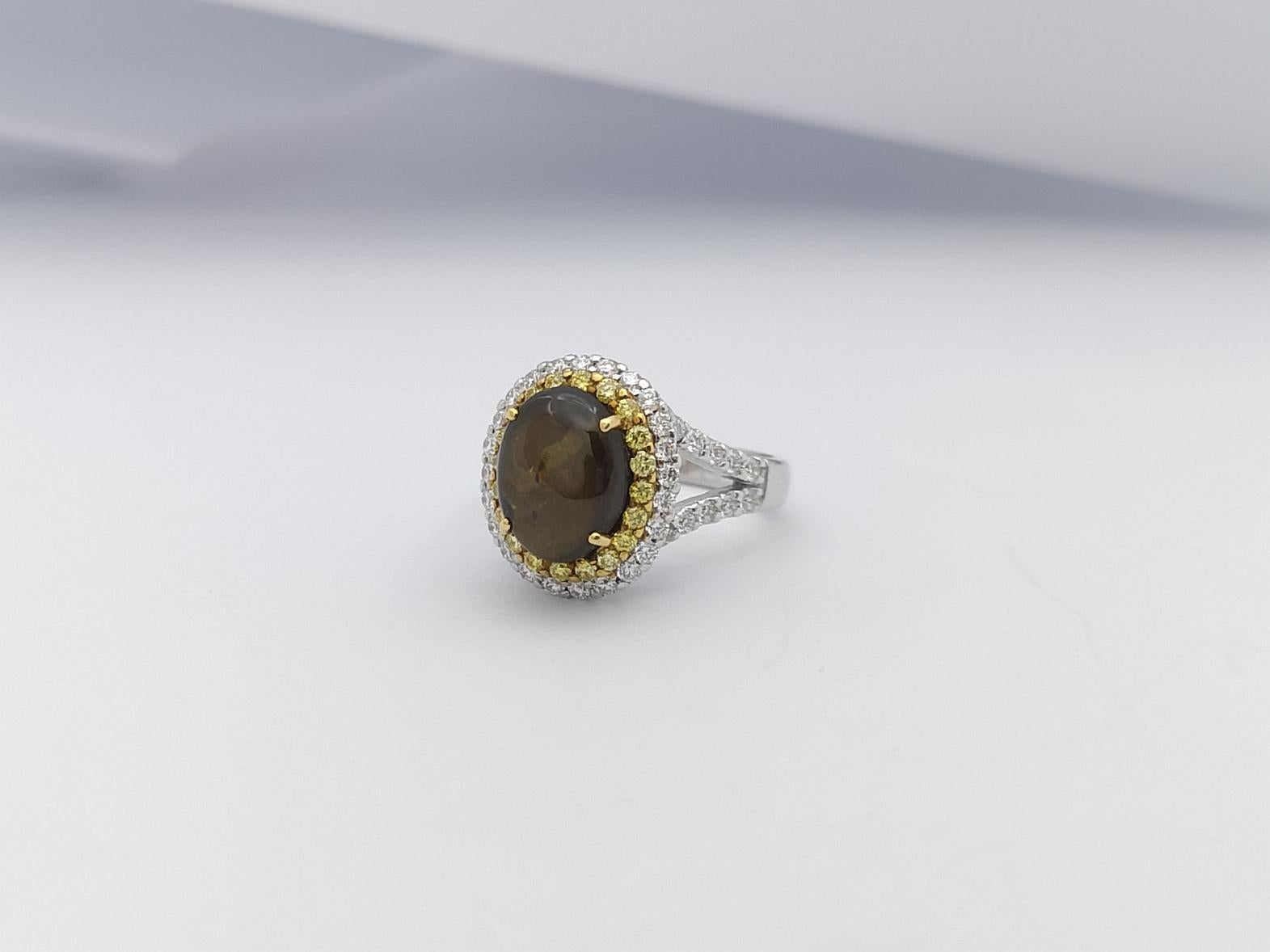 Golden Star Sapphire, Yellow Sapphire and Diamond Ring in 18 Karat White Gold  For Sale 3