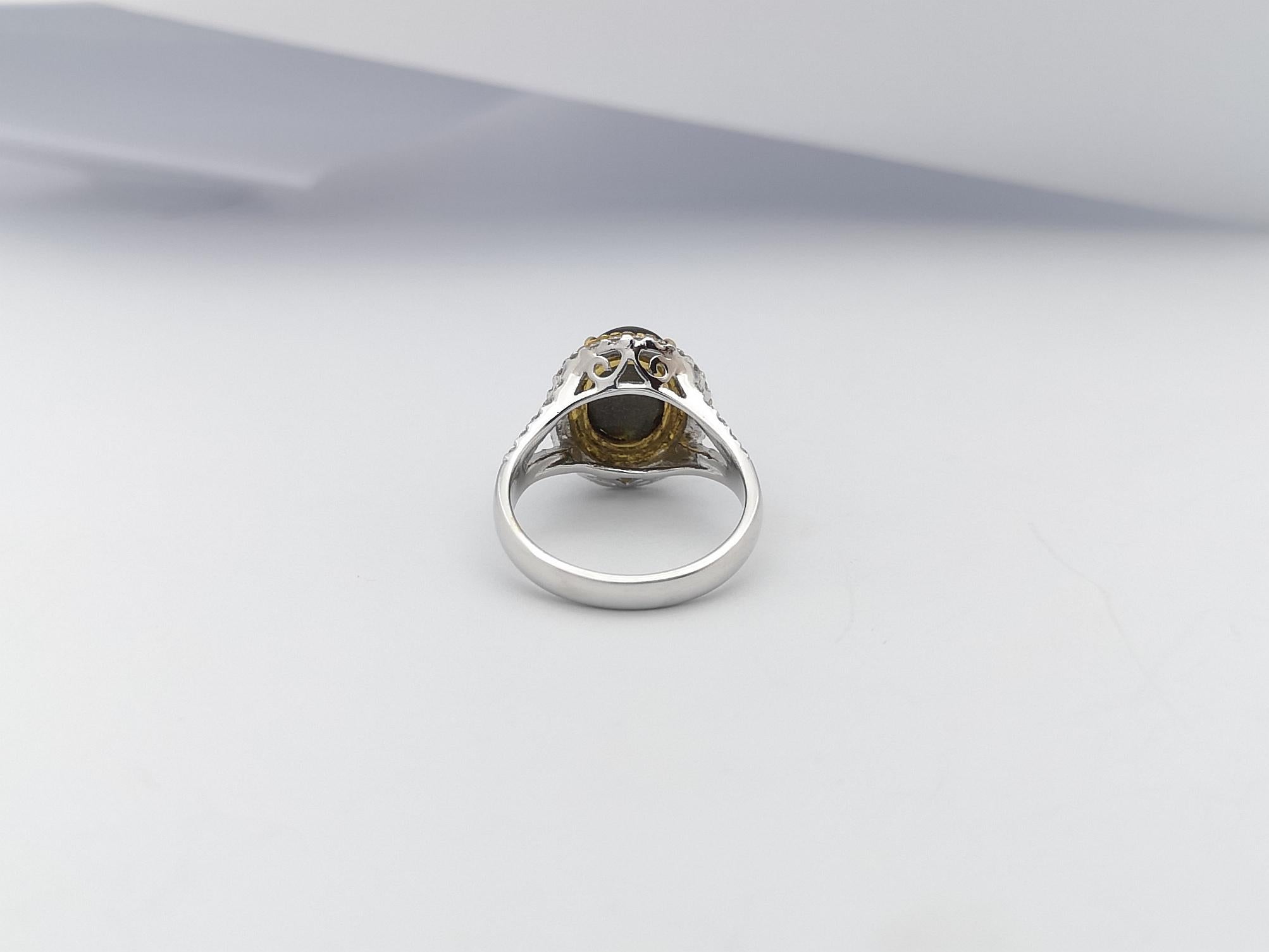 Golden Star Sapphire, Yellow Sapphire and Diamond Ring in 18 Karat White Gold  For Sale 4