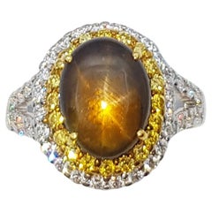 Bague en or blanc 18 carats avec saphir étoilé doré, saphir jaune et diamants 
