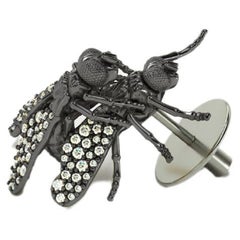 Contemporary insects Earring, 18K Black Gold and Full pavé White Diamonds