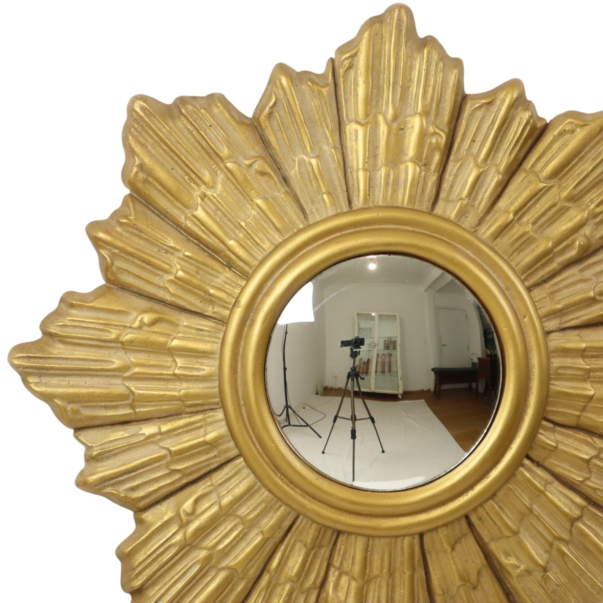 Vintage sun mirror, golden sunburst mirror made of plaster, rare specimen in this material, the convex or convex mirror is placed at the front, Belgium circa 60s-70s.

These mirrors are becoming increasingly rare, authentic and timeless collector's