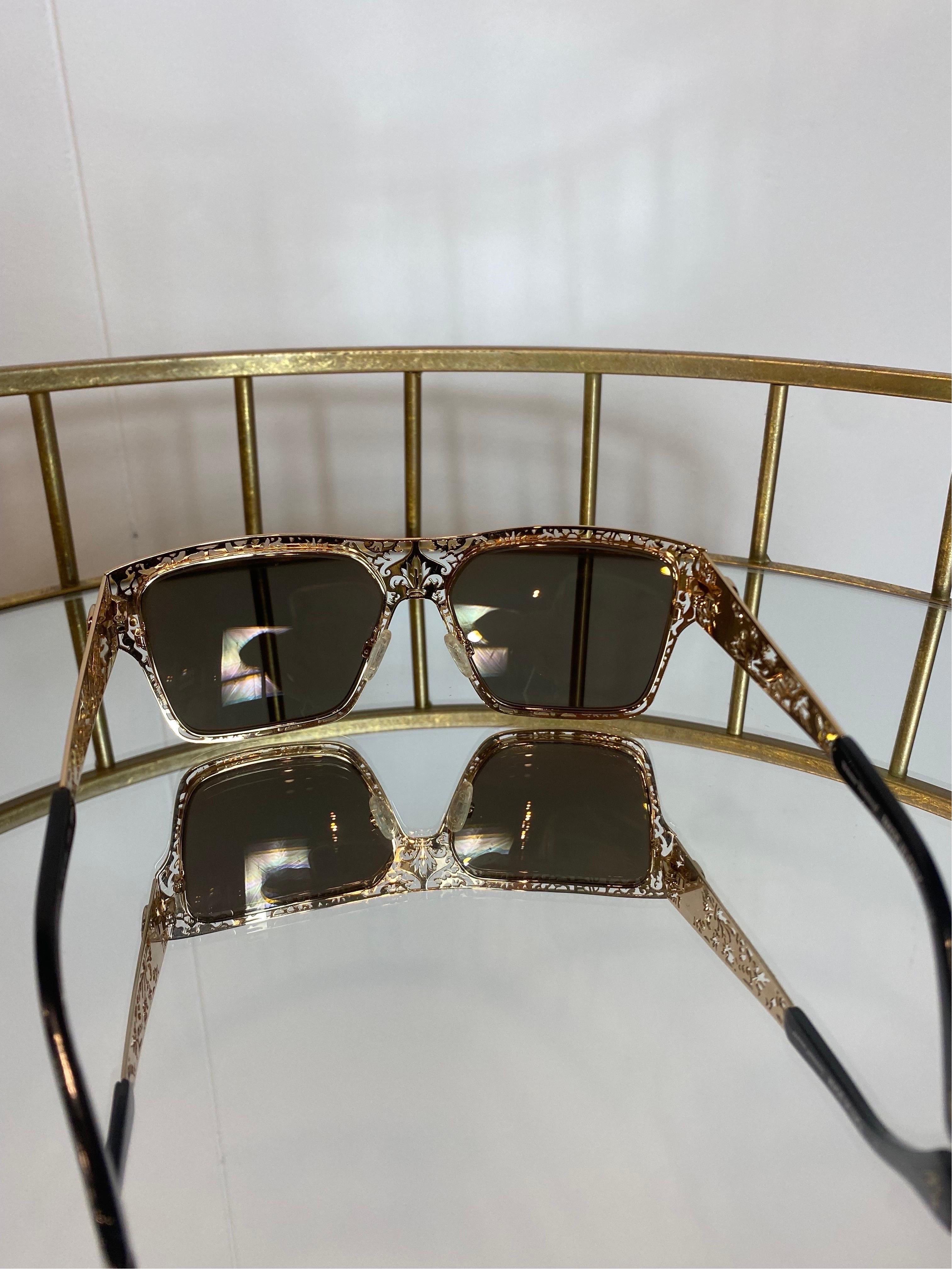 Golden sunglasses Vivienne Westwood In Excellent Condition For Sale In Carnate, IT
