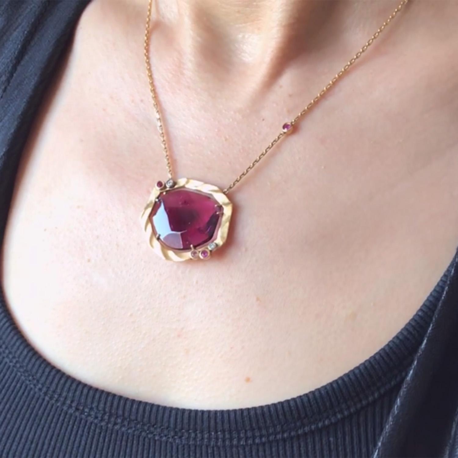 Contemporary Large Pink Tourmaline 18 Karat Yellow Gold Necklace with Rubies and Diamonds For Sale