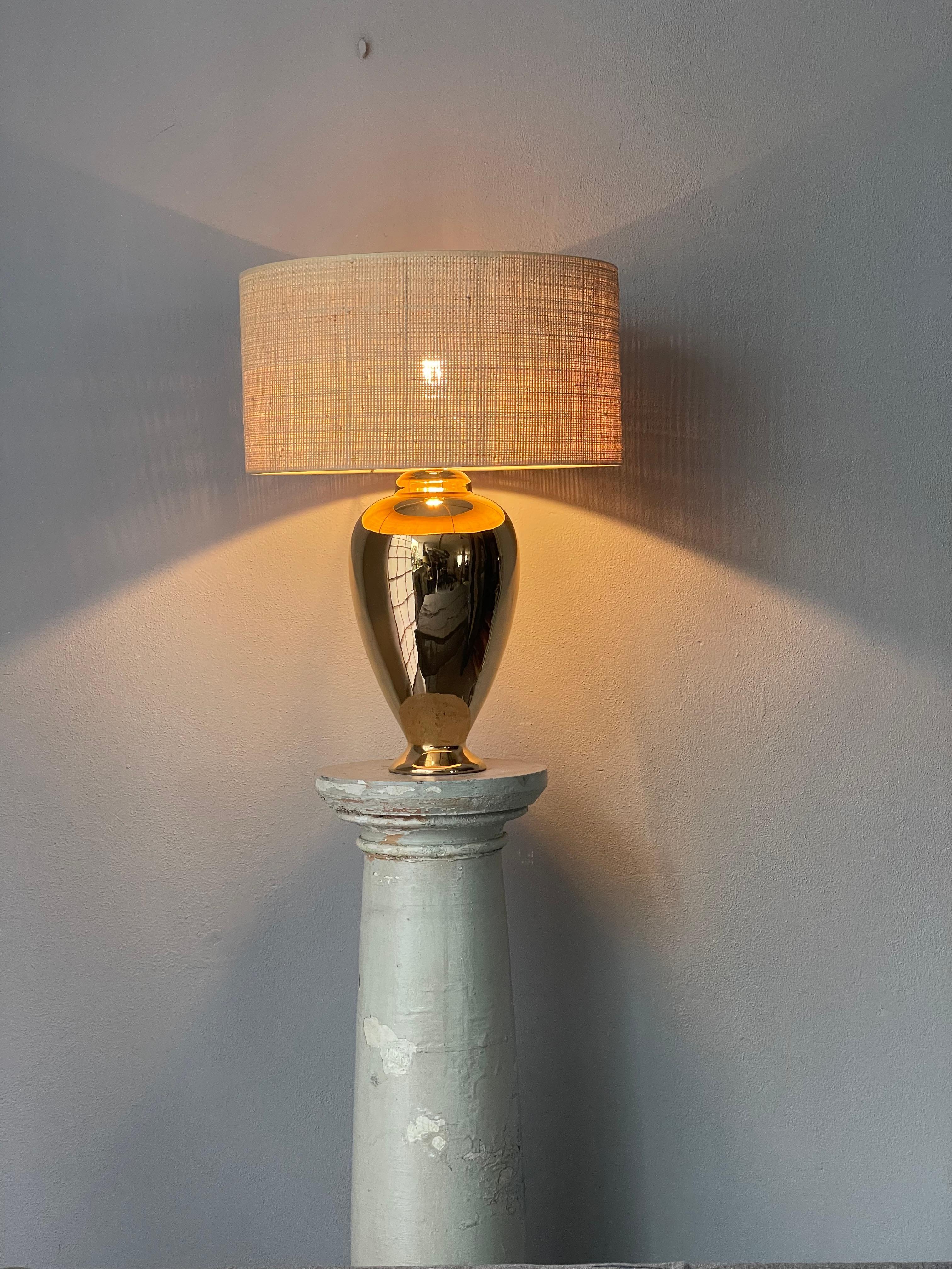 Golden table lamp For Sale 5