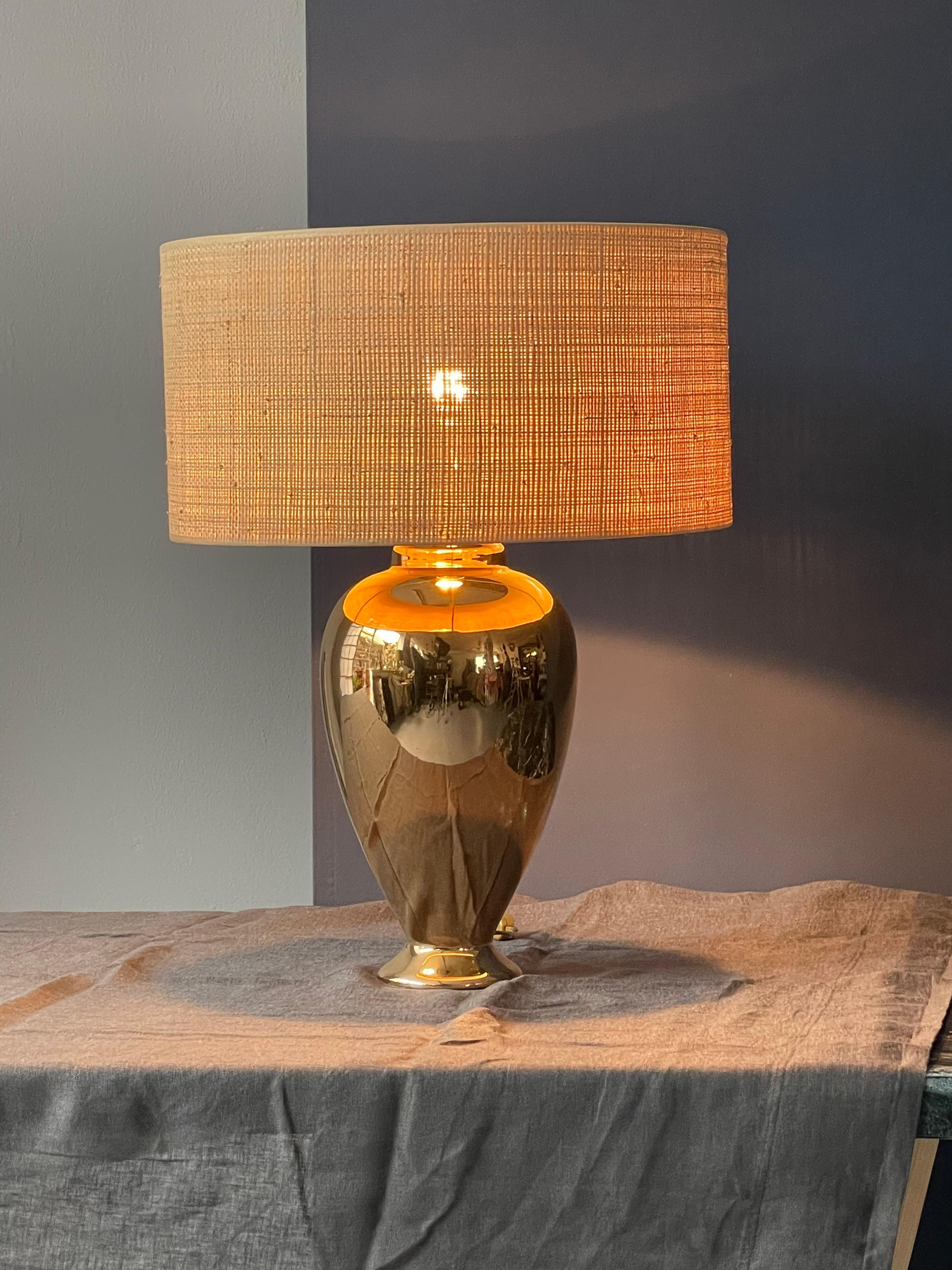 Golden table lamp In Excellent Condition For Sale In Munich, DE