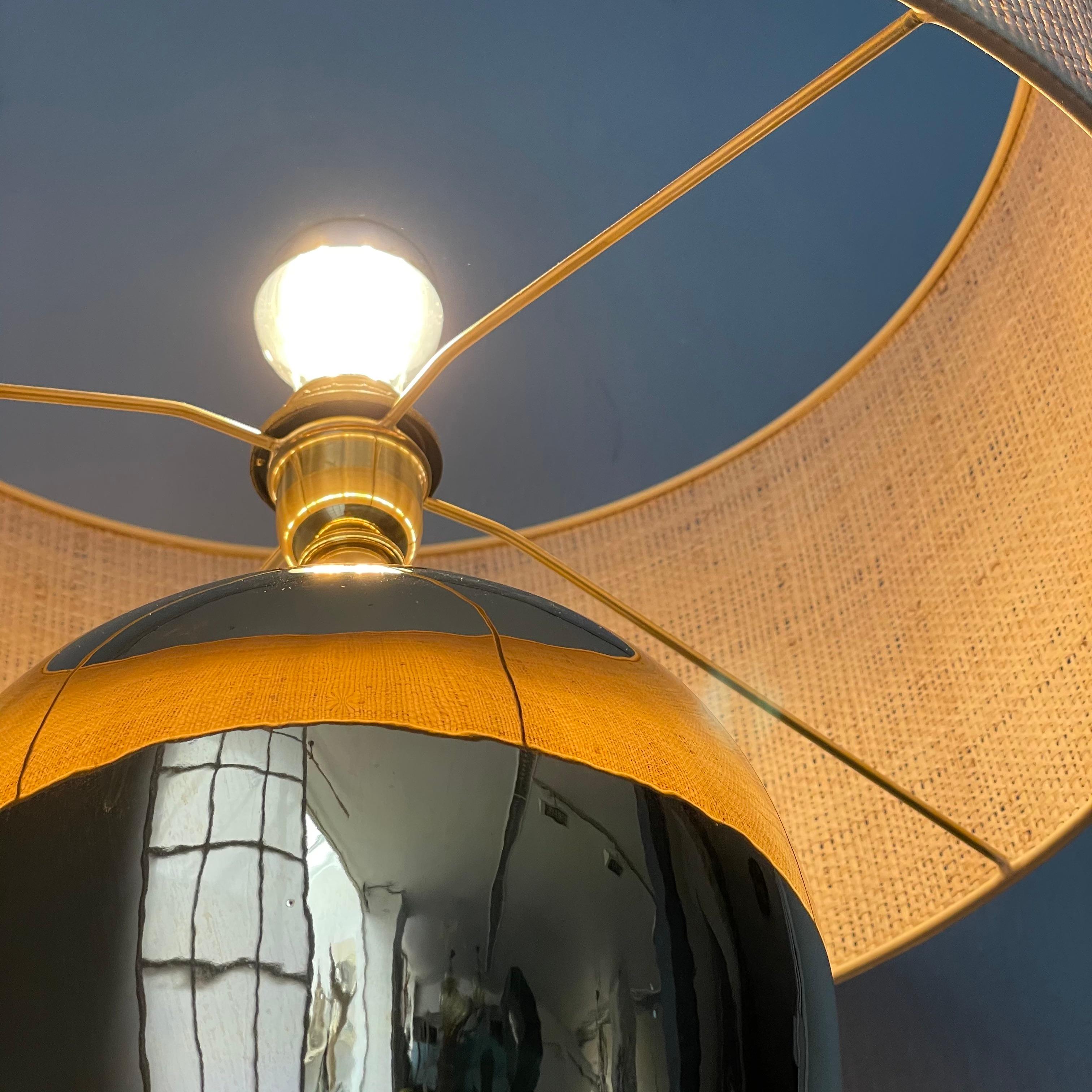 Golden table lamp For Sale 2
