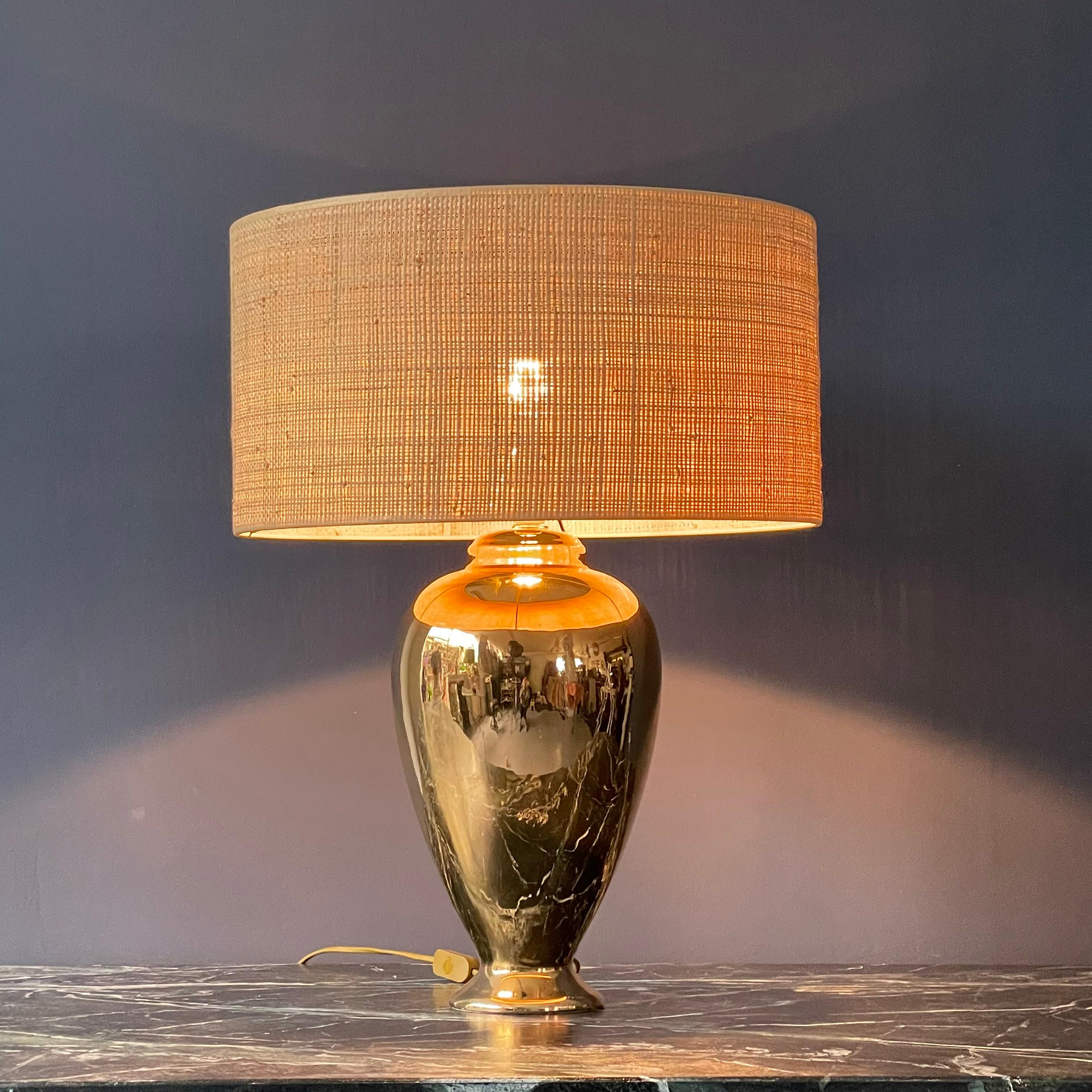 Golden table lamp For Sale 3