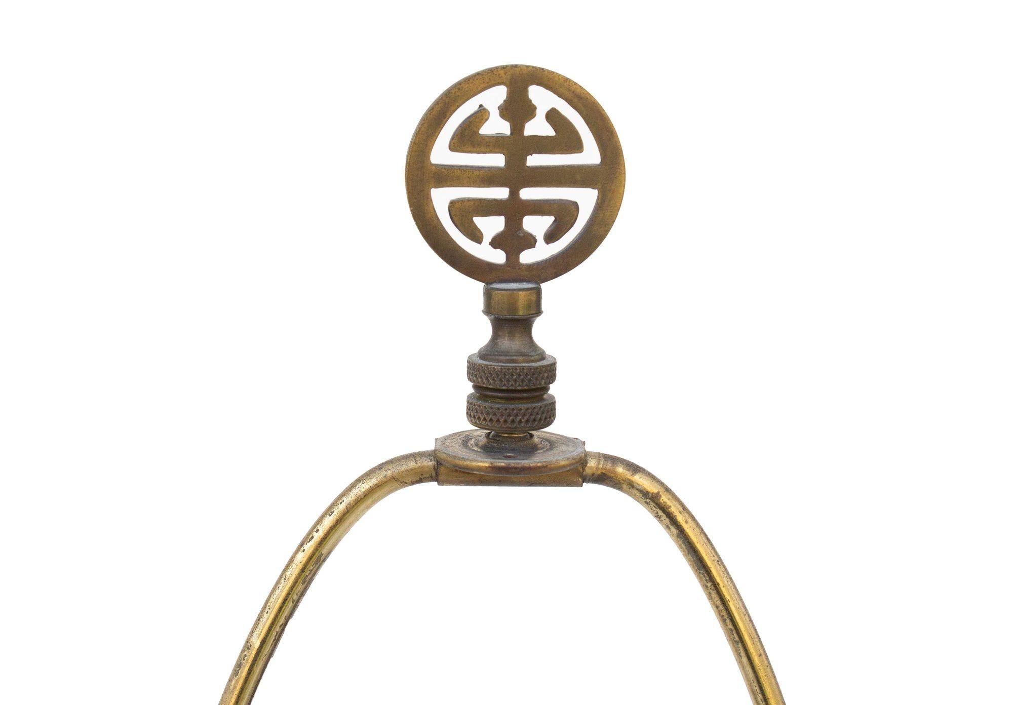 Milieu du XXe siècle Lampe de bureau en céramique dorée texturée en vente