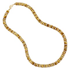 Collier de pierres précieuses dorées en forme d'œil de tigre