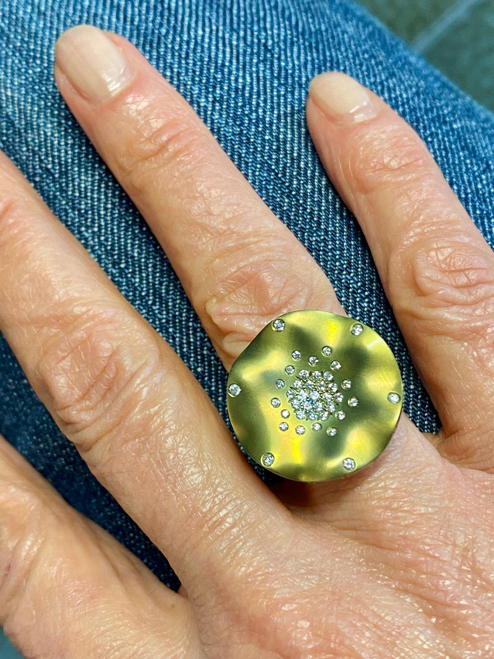 Anillo Morning Glory Oro Amarillo 18KT Titanio Dorado Diamantes Corte redondo en venta