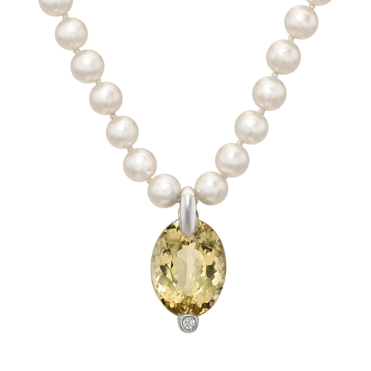 Ciondolo di topazio dorato da 21,94 carati su filo di perle da 7,5 mm in oro bianco - Merkaba in vendita 1