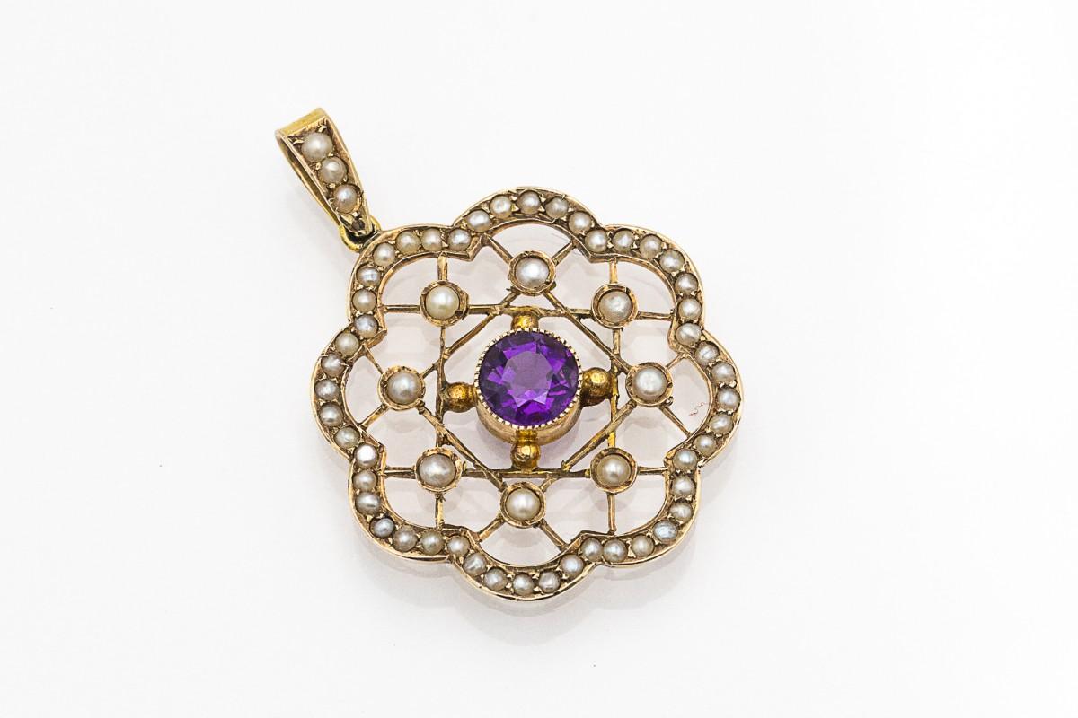 Vittoriano Golden Victorian pendant with natural pearls and amethyst, UK, 1910. in vendita