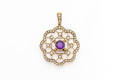 Golden Victorian pendant with natural pearls and amethyst, UK, 1910.