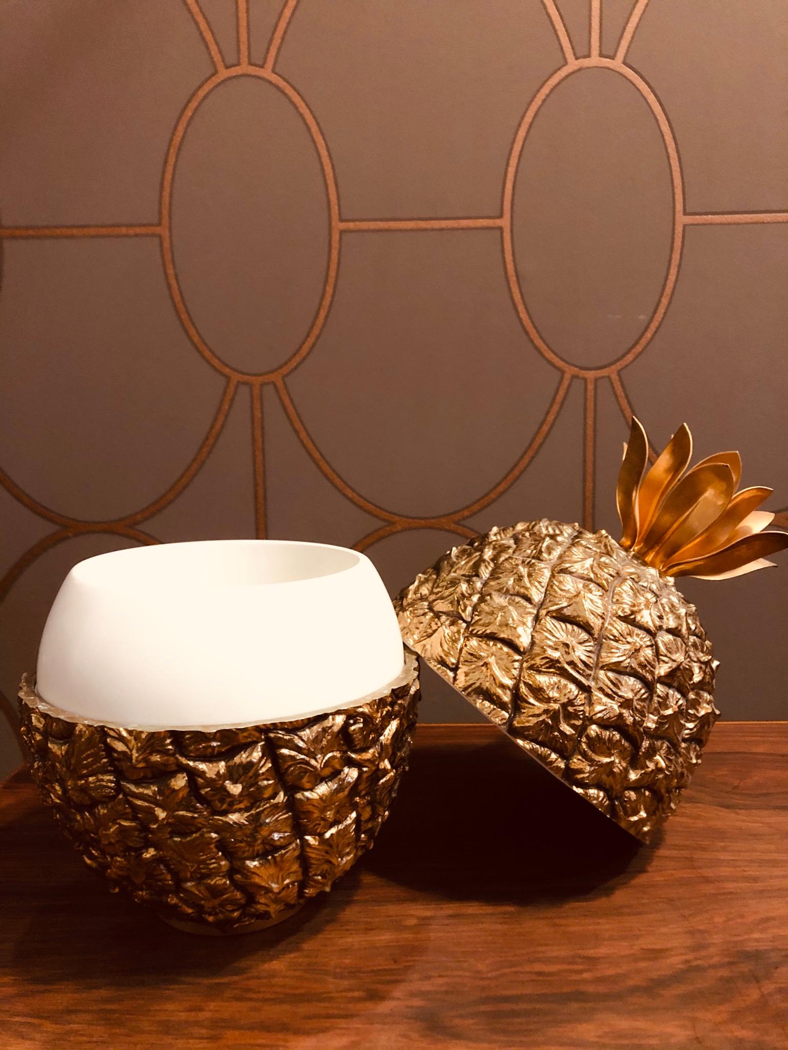 Beautiful golden pineapple ice bucket designed by French designer Michel Dartois. This detailed pineapple like ice bucket is a beautiful luxurious appeal add-on for you bar, or as a decoration piece. Very good condition, labeled on the inside.