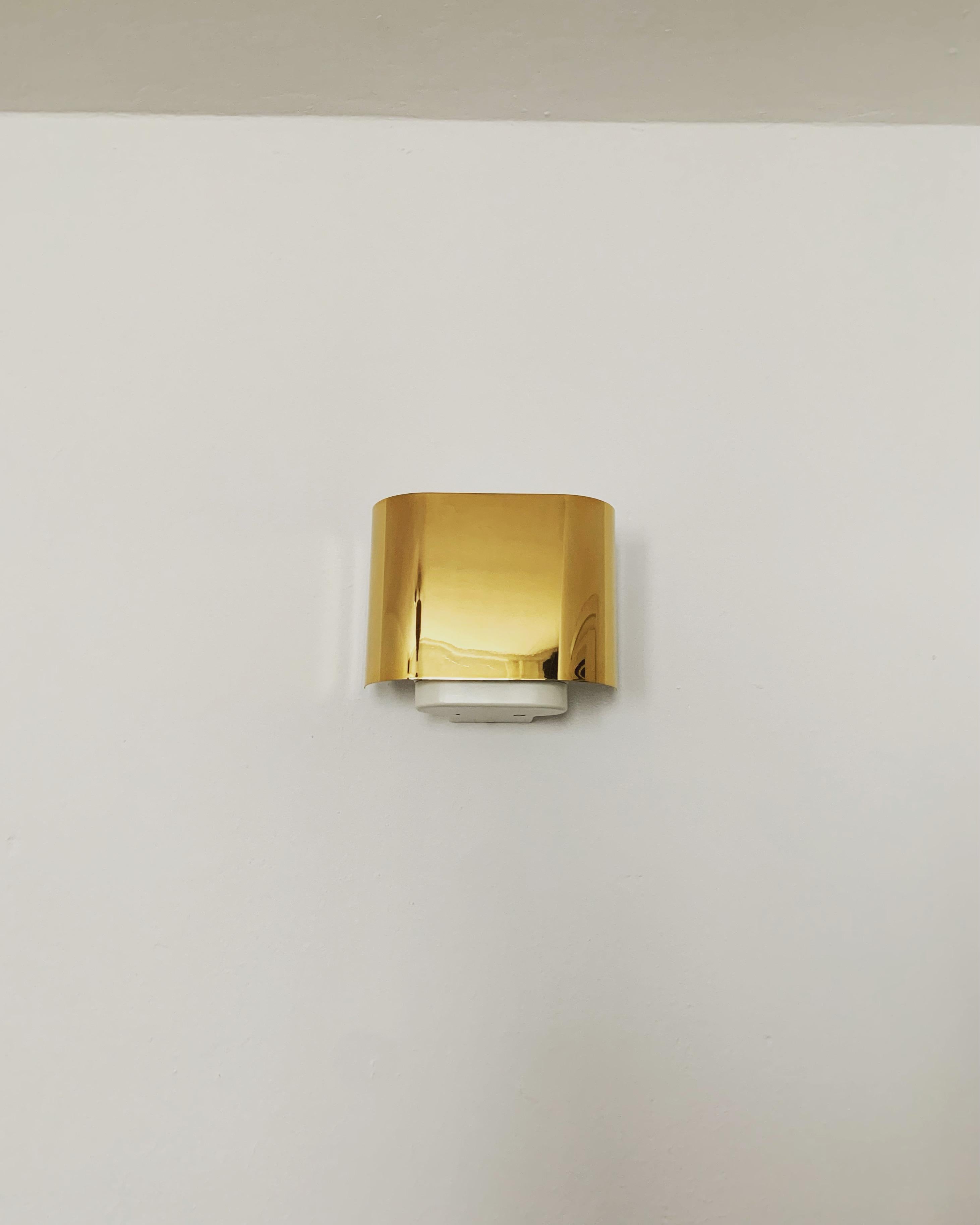 Very nice pair of gold sconces from the 1960s.
Elegantly reduced design.
A spectacular play of light is created.

Manufacturer: Staff

A lamp has an integrated switch.

Condition:

Very good vintage condition with slight signs of wear