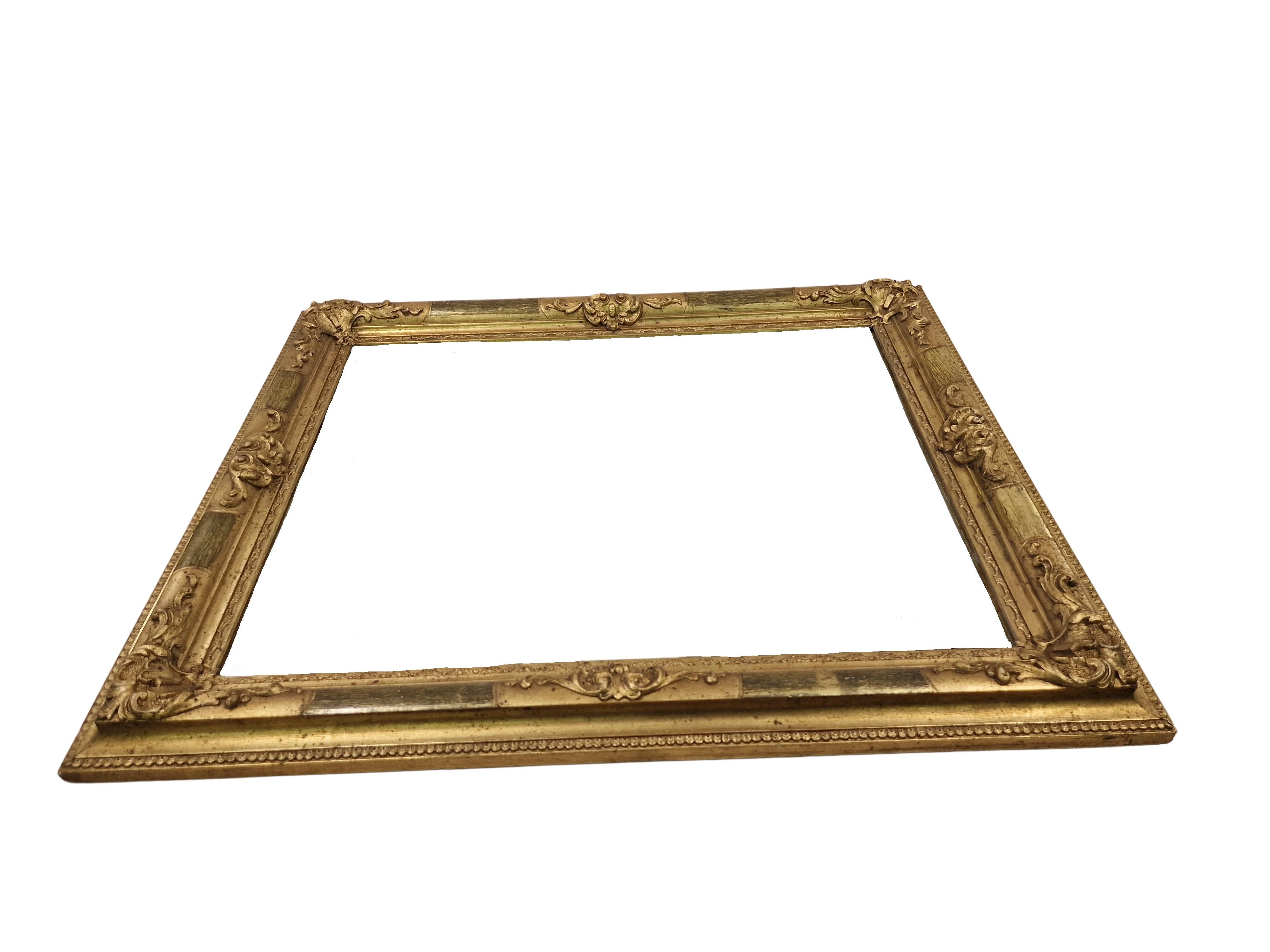 Goldener Wandspiegel, Rahmen, reichhaltiges Stuckdekor, spätes Biedermeier, 1850/60, Österreich (Österreichisch) im Angebot
