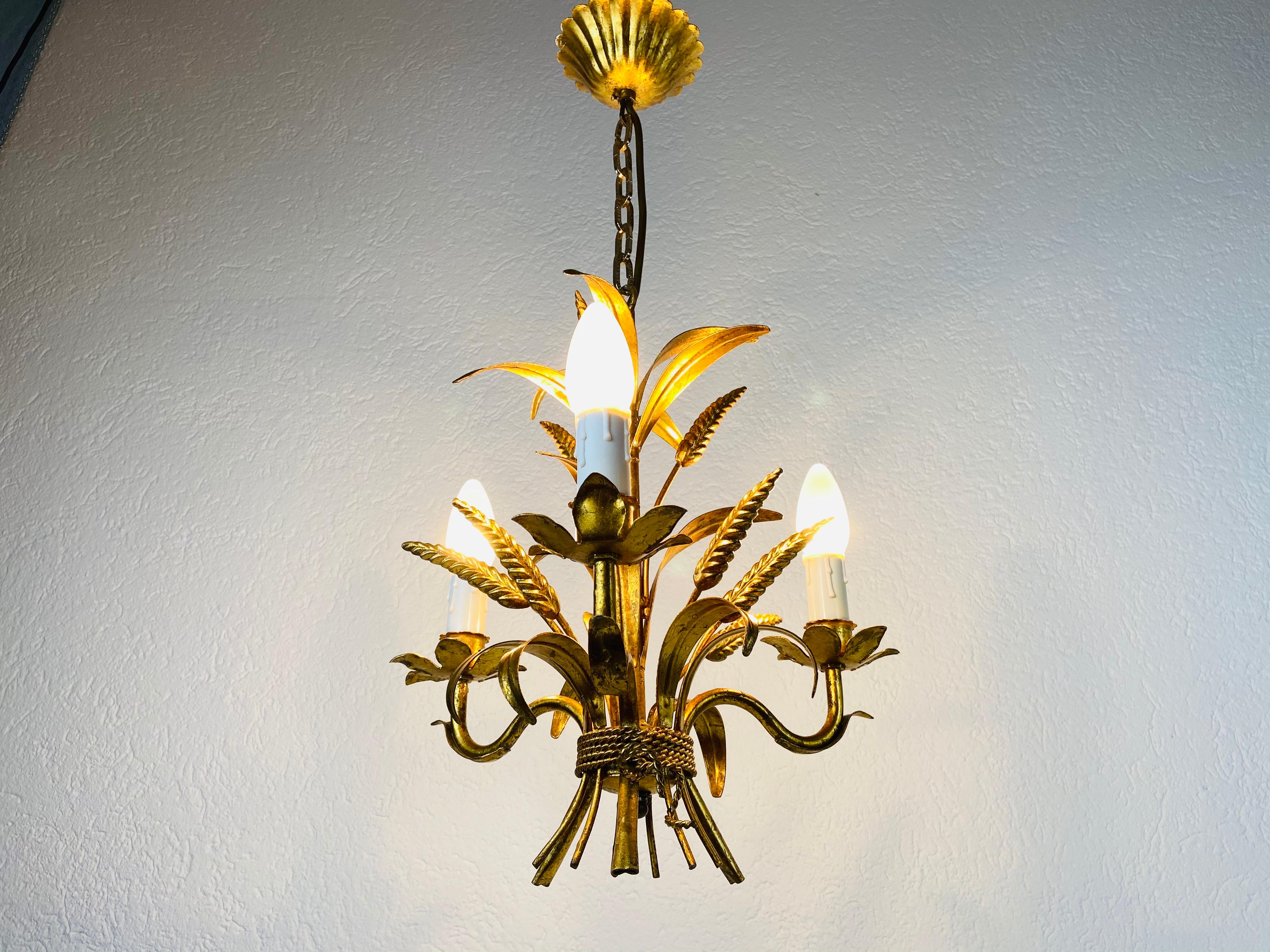 Golden Wheat Sheaf Pendant Lamp by Hans Kögl, Germany, 1970s In Good Condition For Sale In Hagenbach, DE