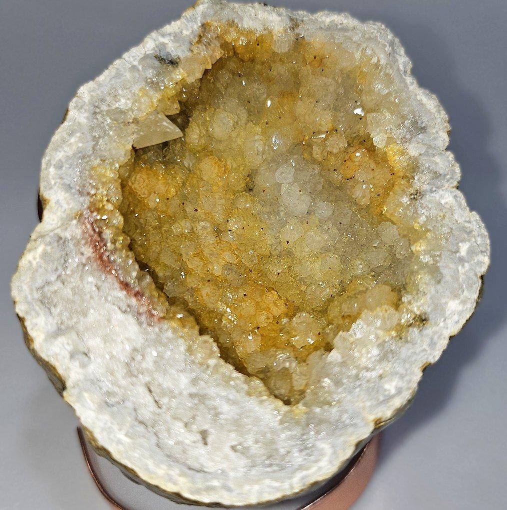 XX secolo Geode naturale di cristallo dorato, bianco e rosso di Druzy - VENDITA CHIUSA in vendita